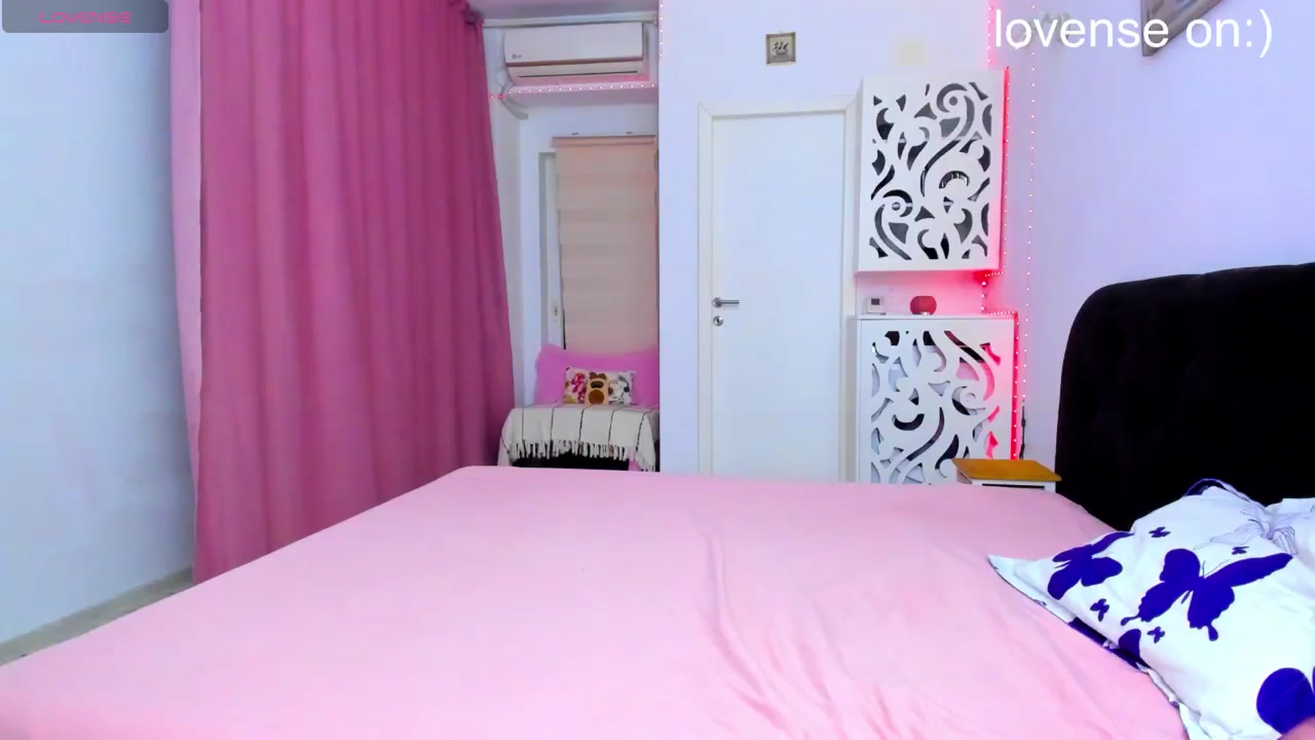 Gallery image thumbnail from MiaMagicc's myfreecams stream on, 11/18/2025, 03:02 image 12 of 20