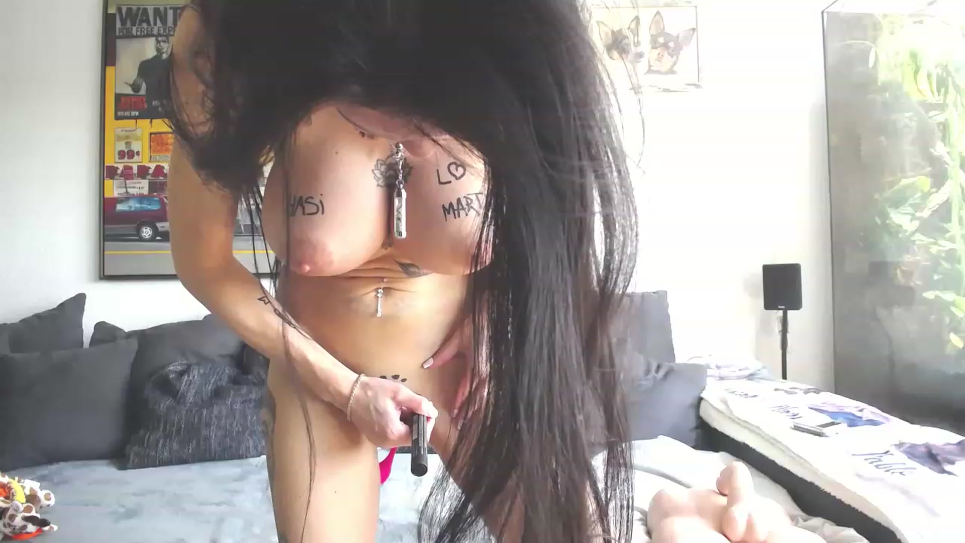 Gallery image thumbnail from MiaMaxxx's myfreecams stream on, 05/04/2023, 12:06 image 10 of 20