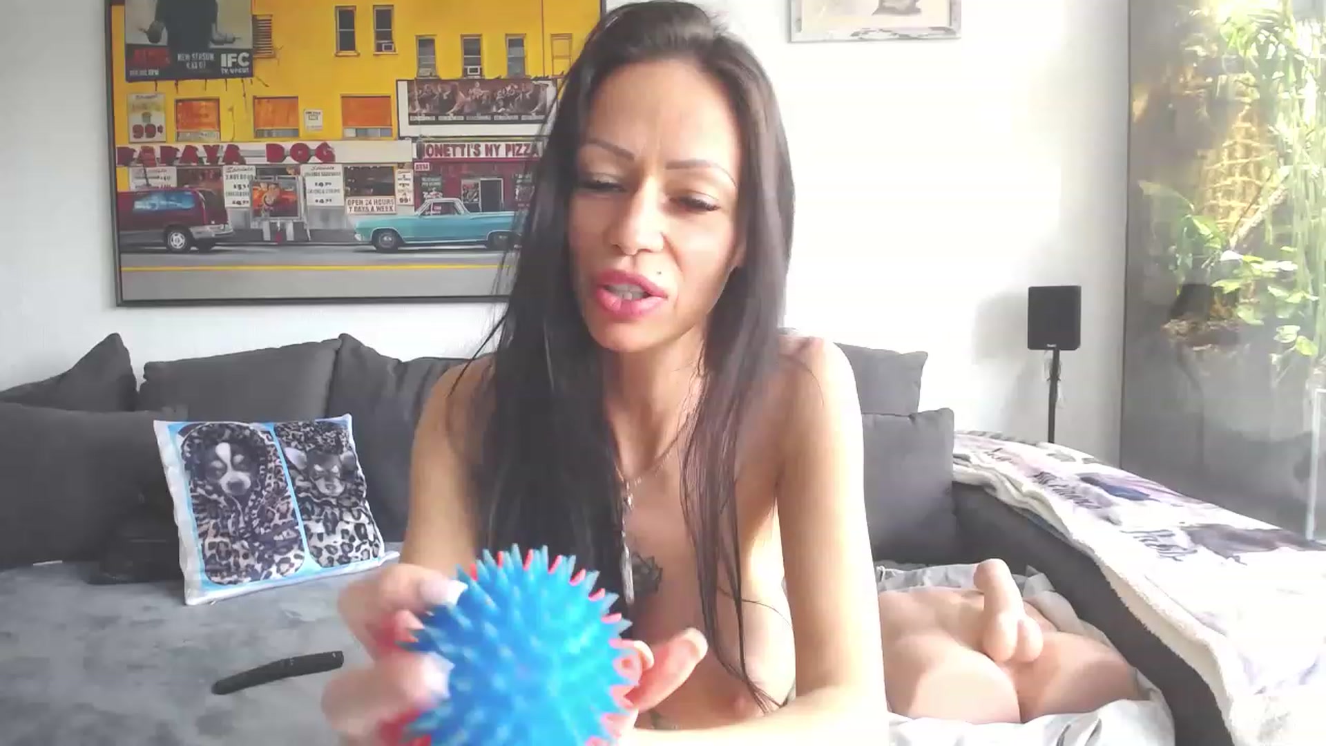 Gallery image thumbnail from MiaMaxxx's myfreecams stream on, 05/17/2023, 10:23 image 14 of 20