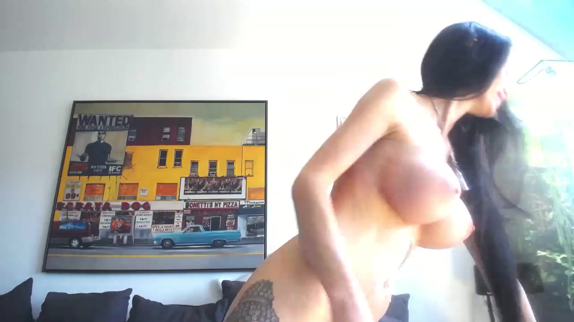 Gallery image thumbnail from MiaMaxxx's myfreecams stream on, 06/03/2023, 09:51 image 4 of 20