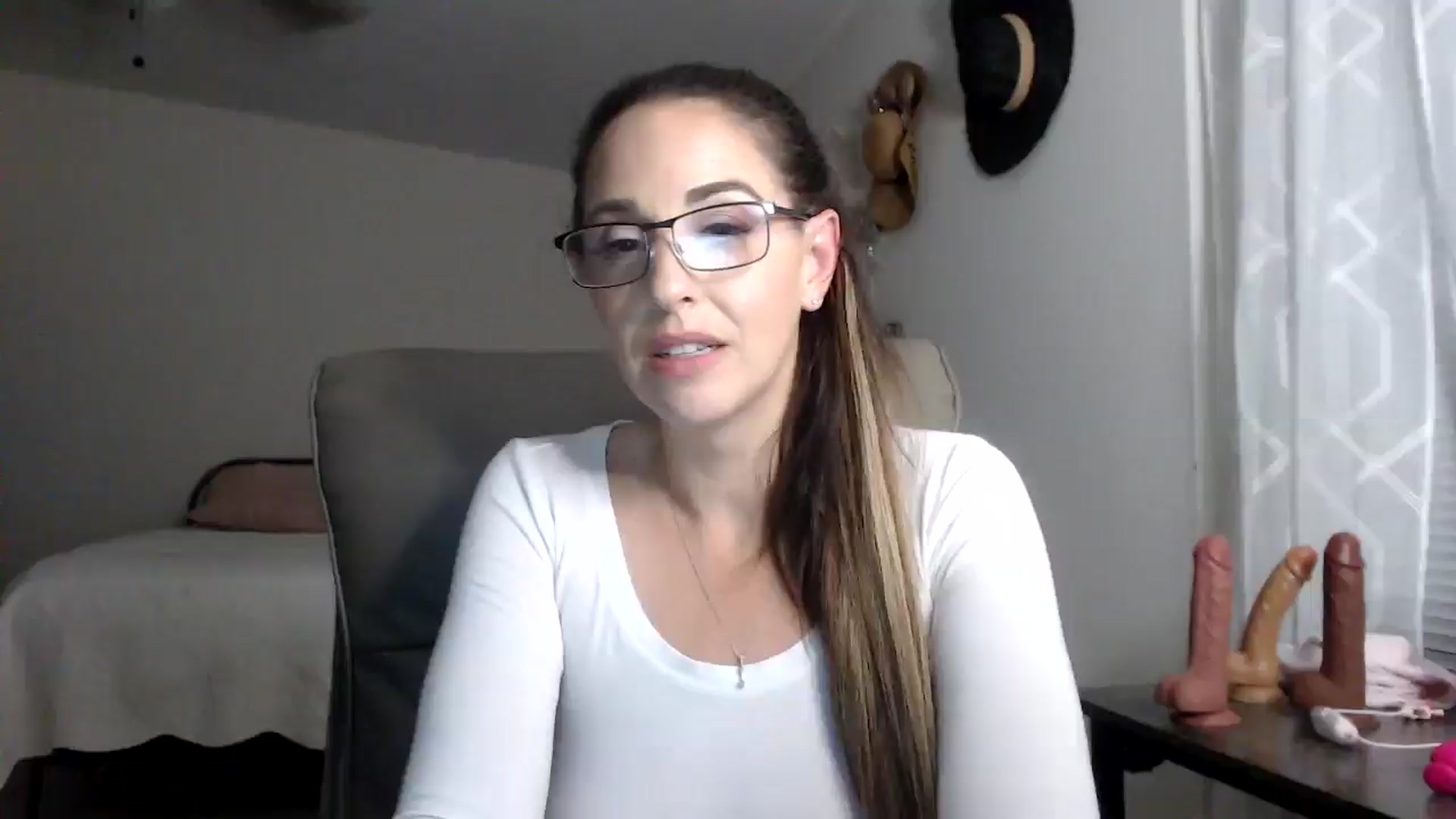 Gallery image thumbnail from MiaMoris's myfreecams stream on, 09/17/2025, 04:43 image 3 of 20