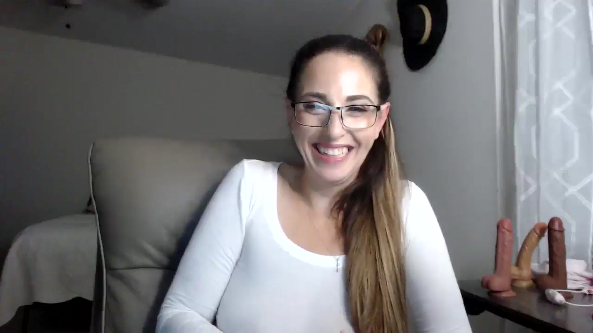 Gallery image thumbnail from MiaMoris's myfreecams stream on, 09/17/2025, 04:43 image 13 of 20