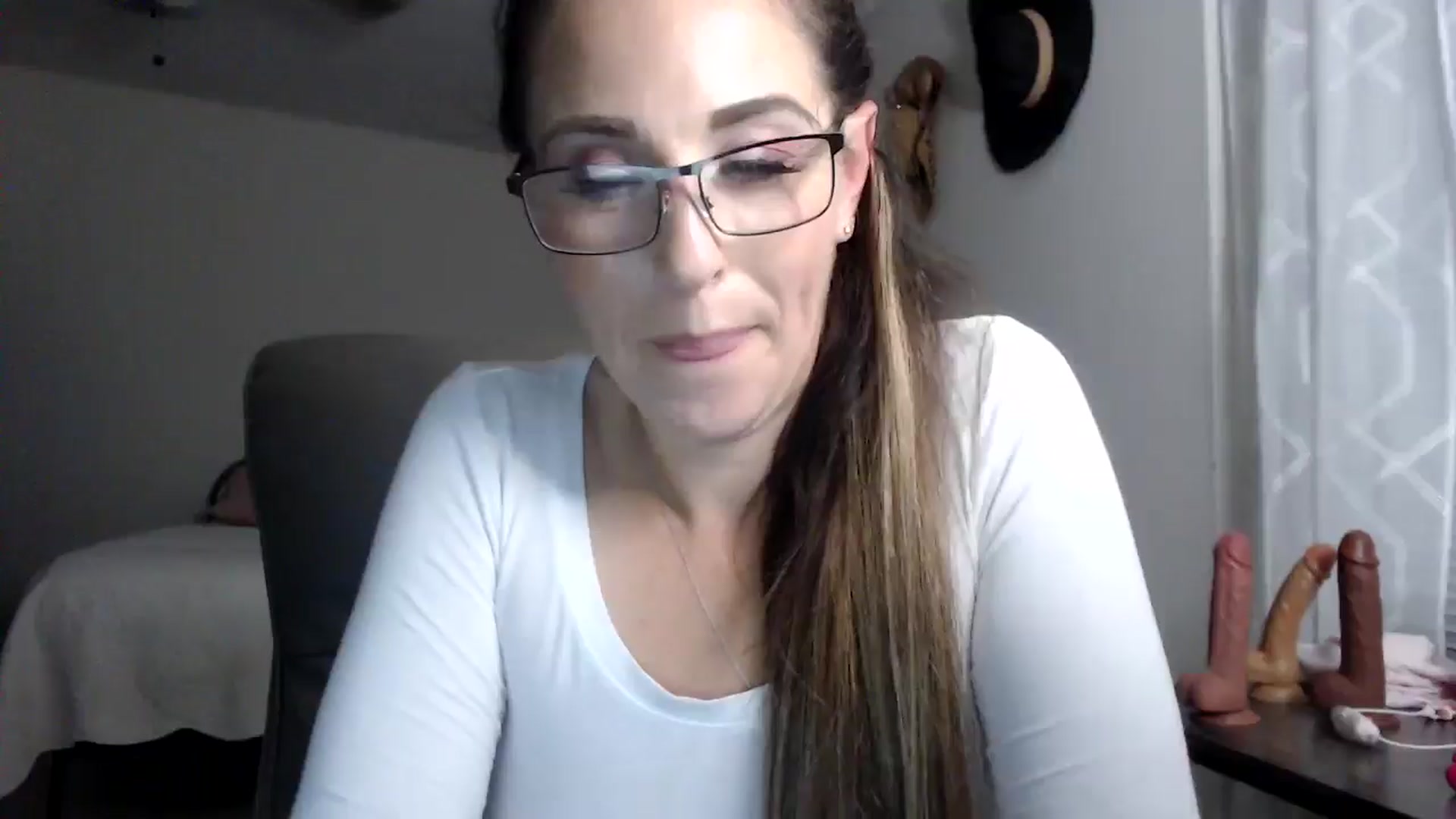 Gallery image thumbnail from MiaMoris's myfreecams stream on, 09/17/2025, 04:43 image 11 of 20
