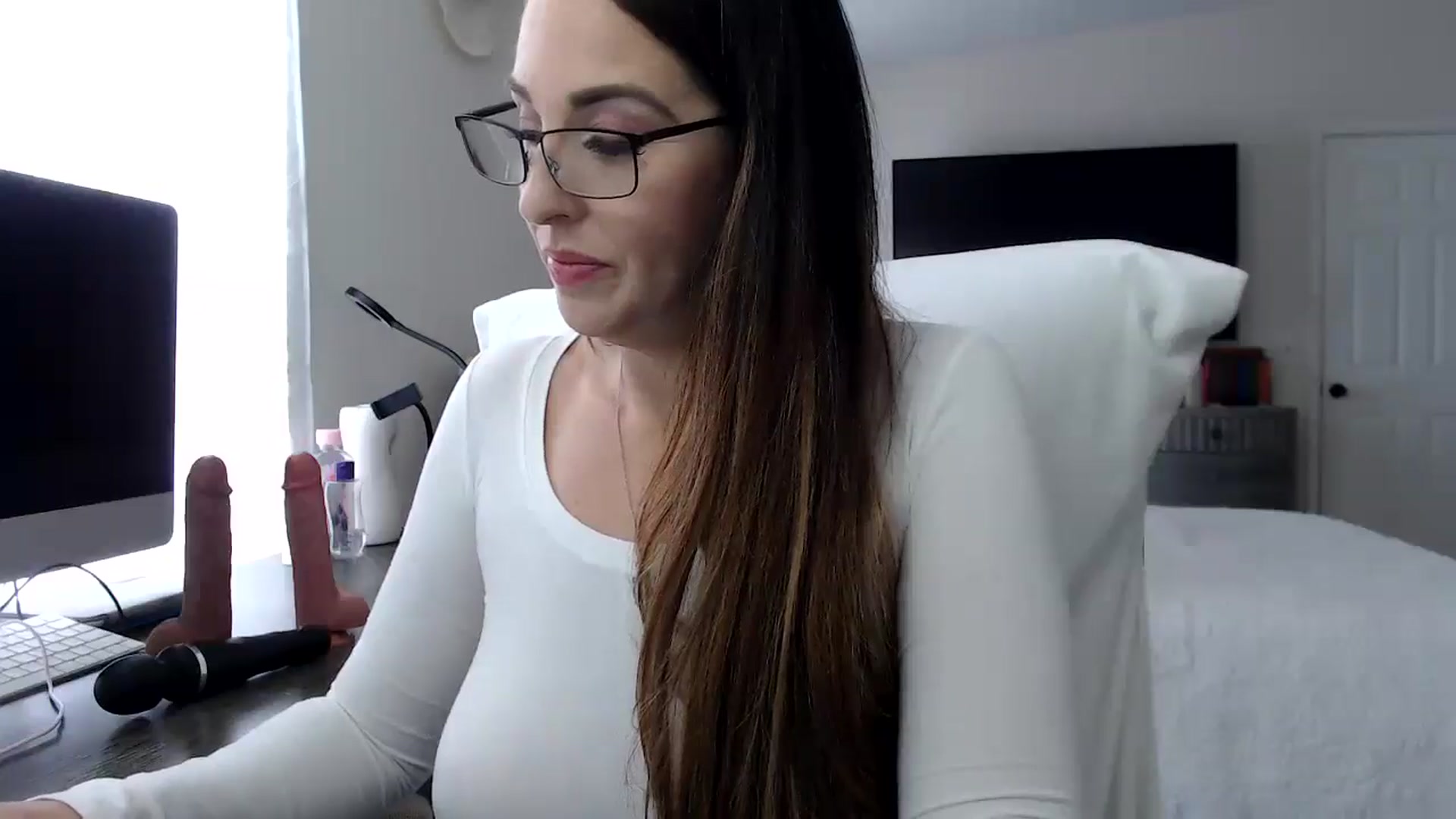 Gallery image thumbnail from MiaMoris's myfreecams stream on, 11/14/2025, 19:48 image 17 of 20