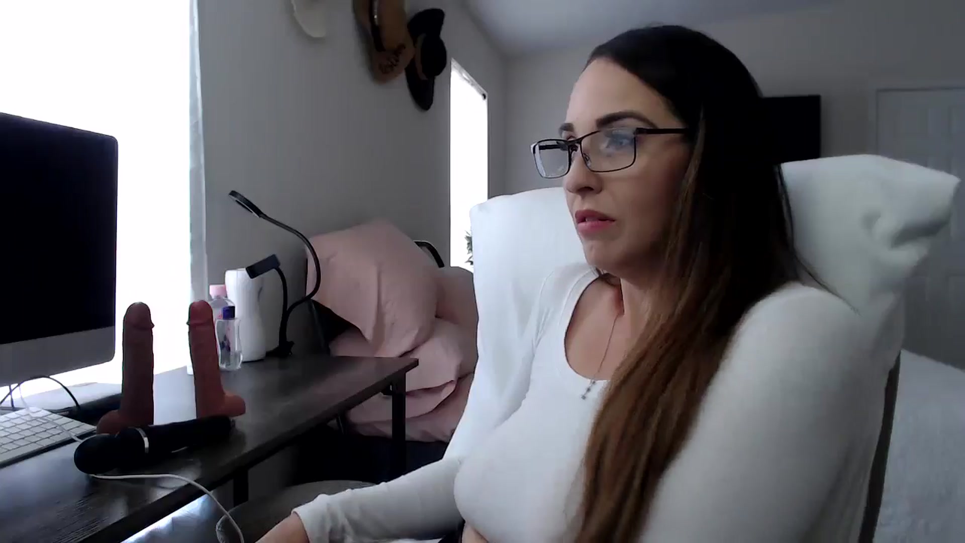 Gallery image thumbnail from MiaMoris's myfreecams stream on, 11/14/2025, 19:48 image 15 of 20