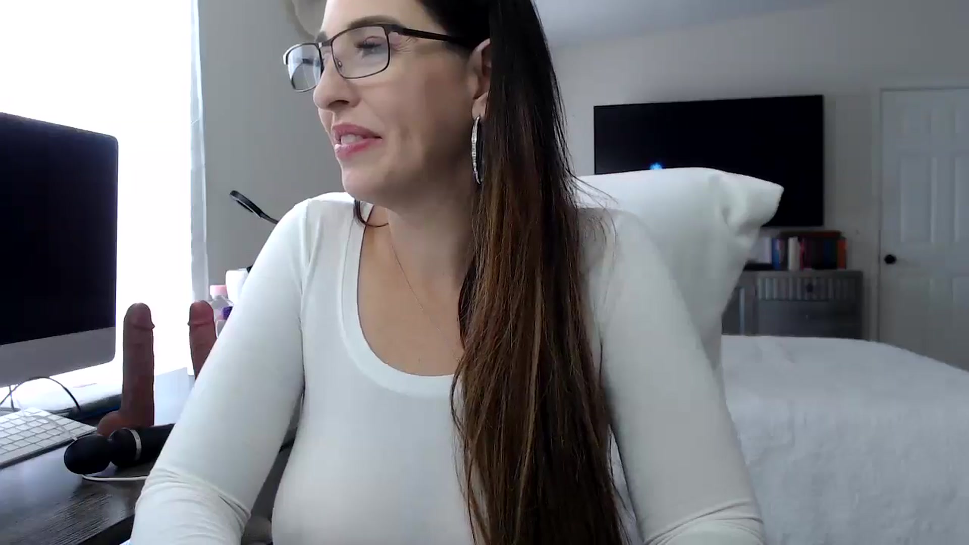 Gallery image thumbnail from MiaMoris's myfreecams stream on, 11/14/2025, 19:48 image 3 of 20