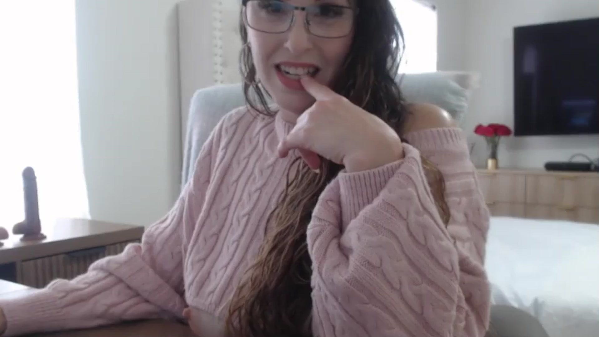 Gallery image thumbnail from MiaMoris's myfreecams stream on, 01/13/2026, 20:23 image 17 of 20