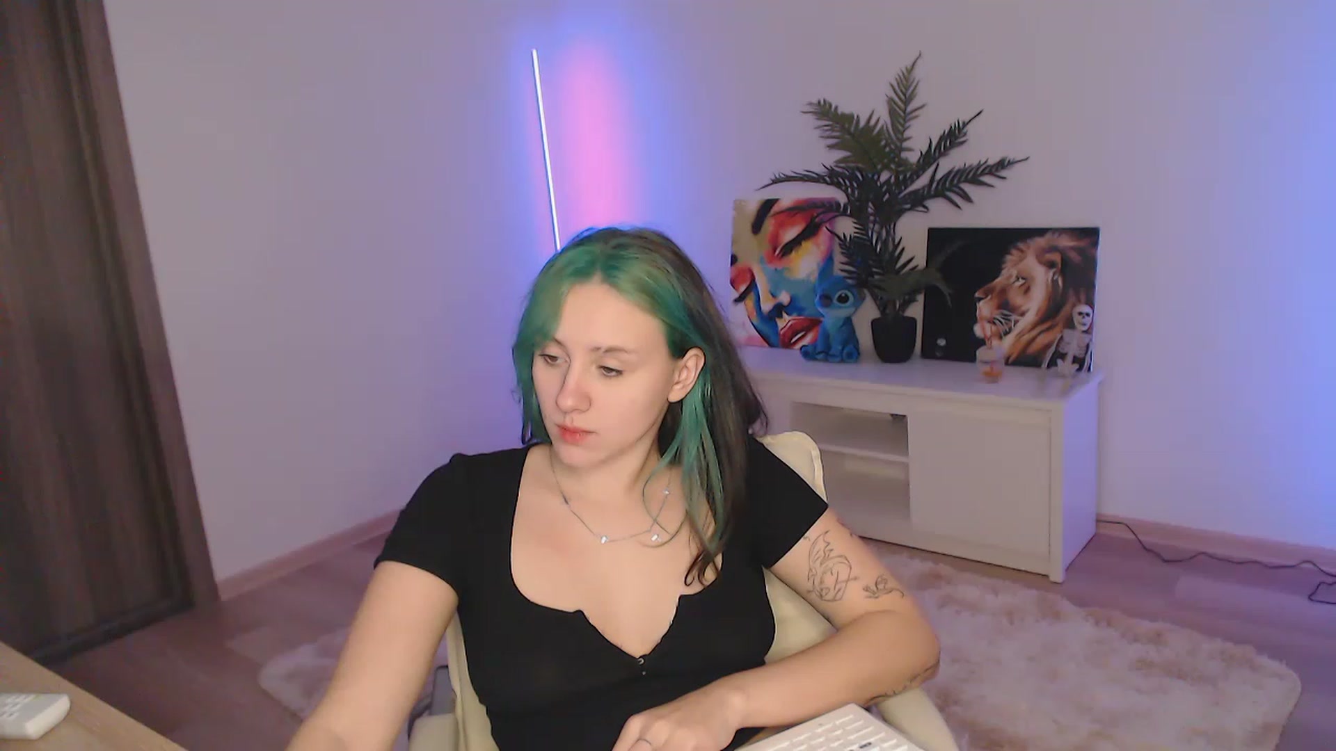 Gallery image thumbnail from MiaPhaola's myfreecams stream on, 12/02/2022, 12:13 image 6 of 20