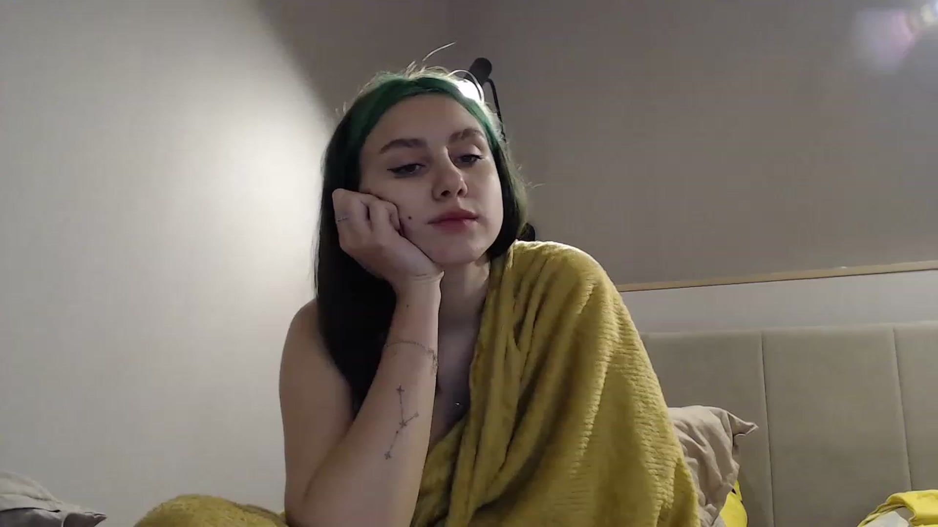 Gallery image thumbnail from MiaPhaola's myfreecams stream on, 12/08/2022, 13:33 image 2 of 20