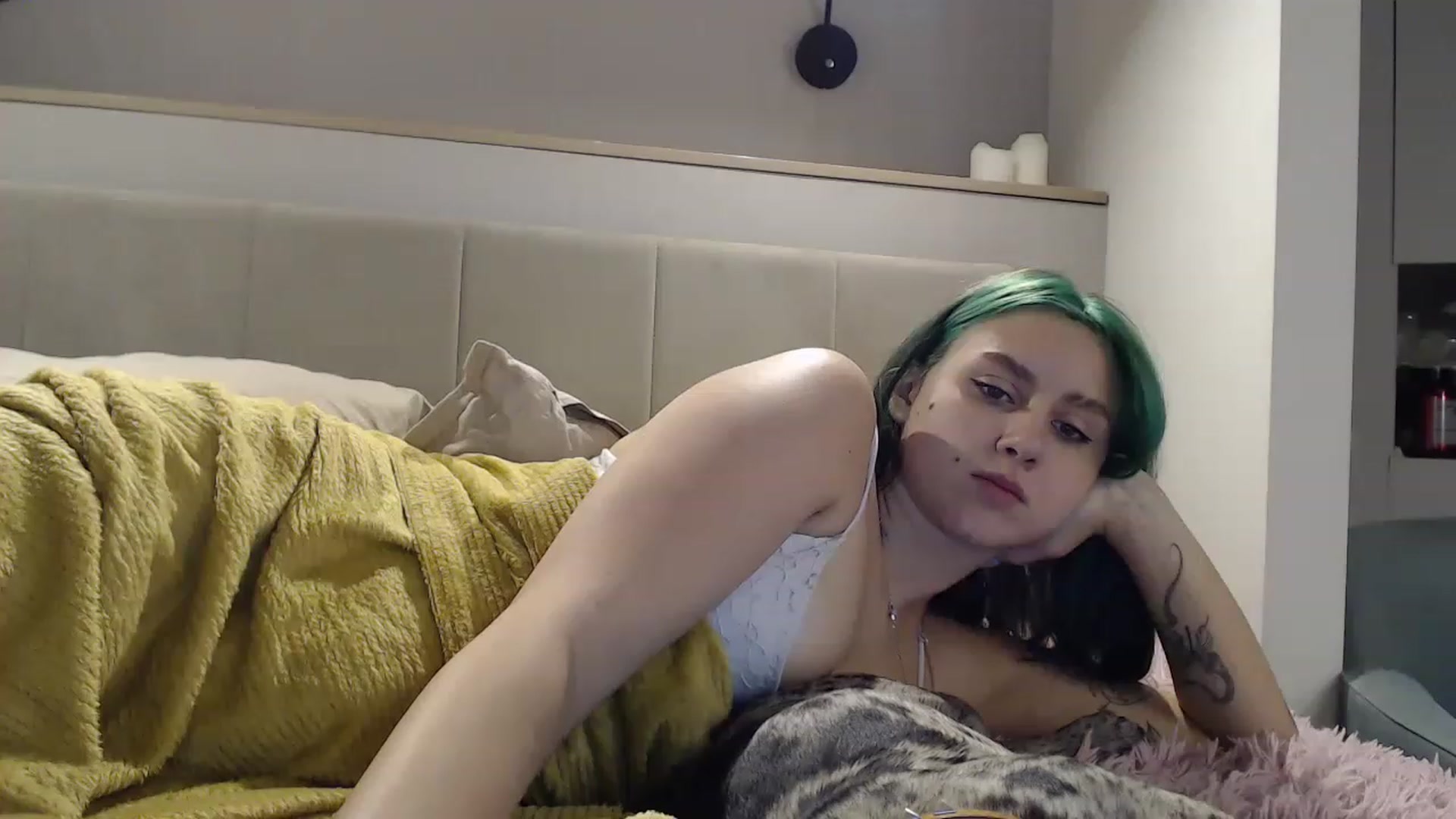Gallery image thumbnail from MiaPhaola's myfreecams stream on, 12/08/2022, 13:33 image 8 of 20
