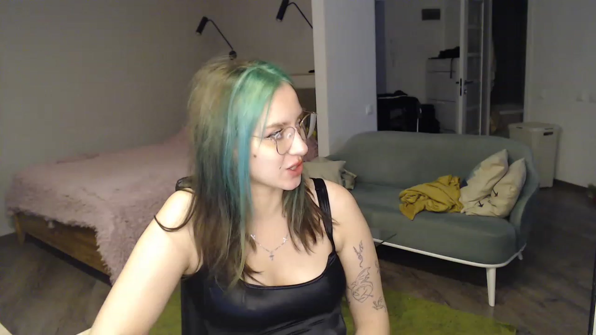 Gallery image thumbnail from MiaPhaola's myfreecams stream on, 12/09/2022, 09:34 image 6 of 20