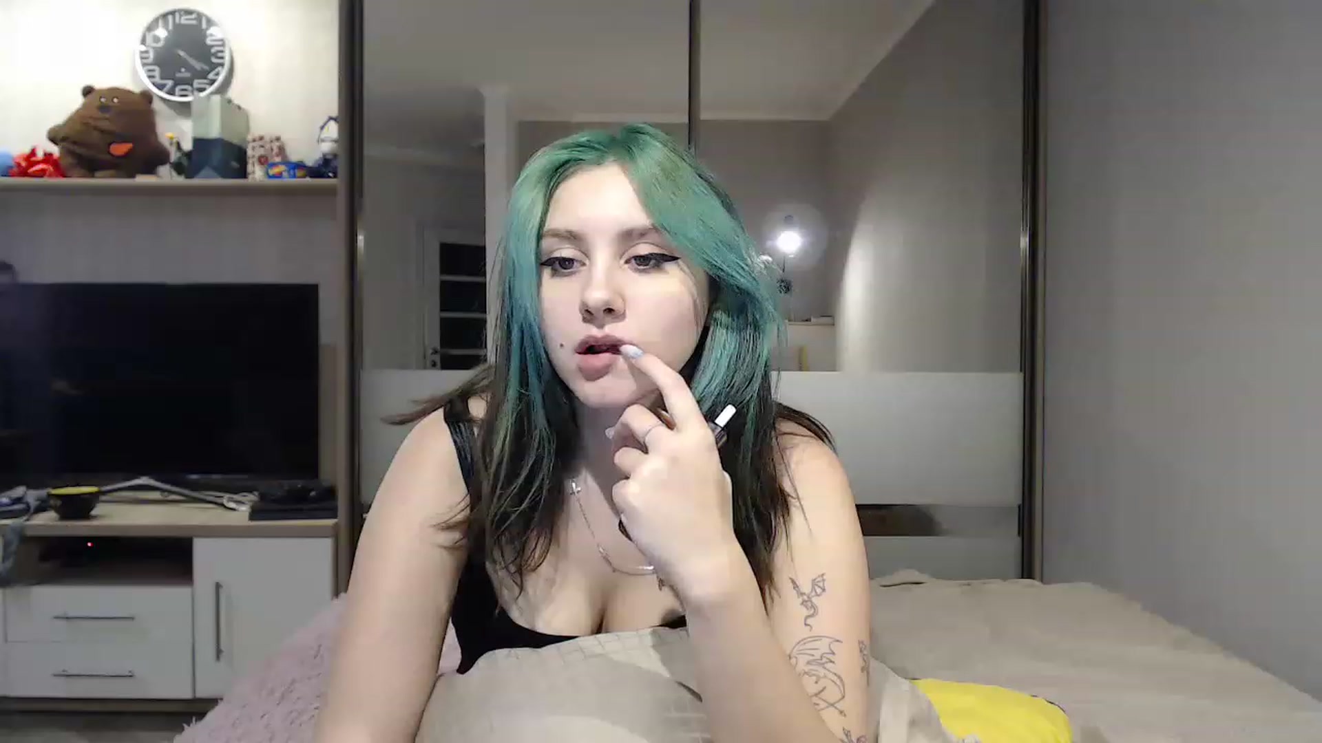 Gallery image thumbnail from MiaPhaola's myfreecams stream on, 12/09/2022, 14:28 image 16 of 20