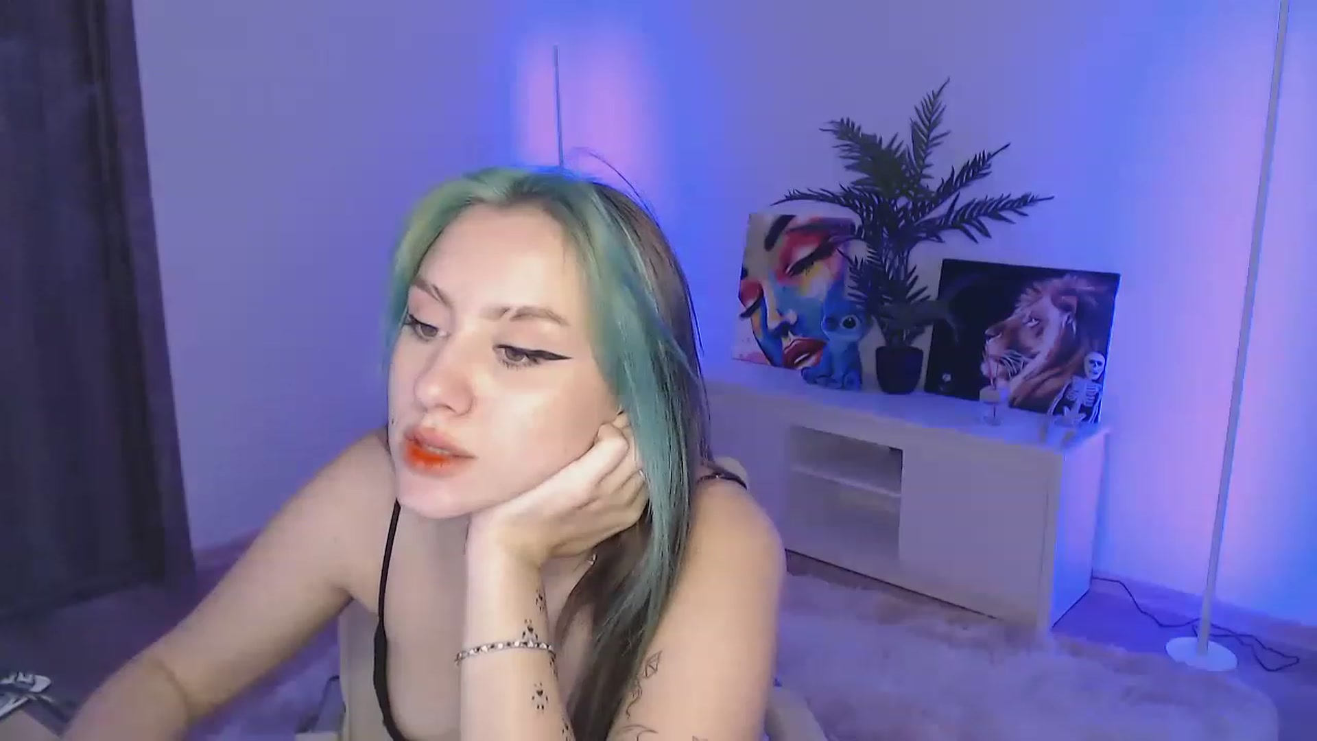 Gallery image thumbnail from MiaPhaola's myfreecams stream on, 12/23/2022, 08:43 image 11 of 20