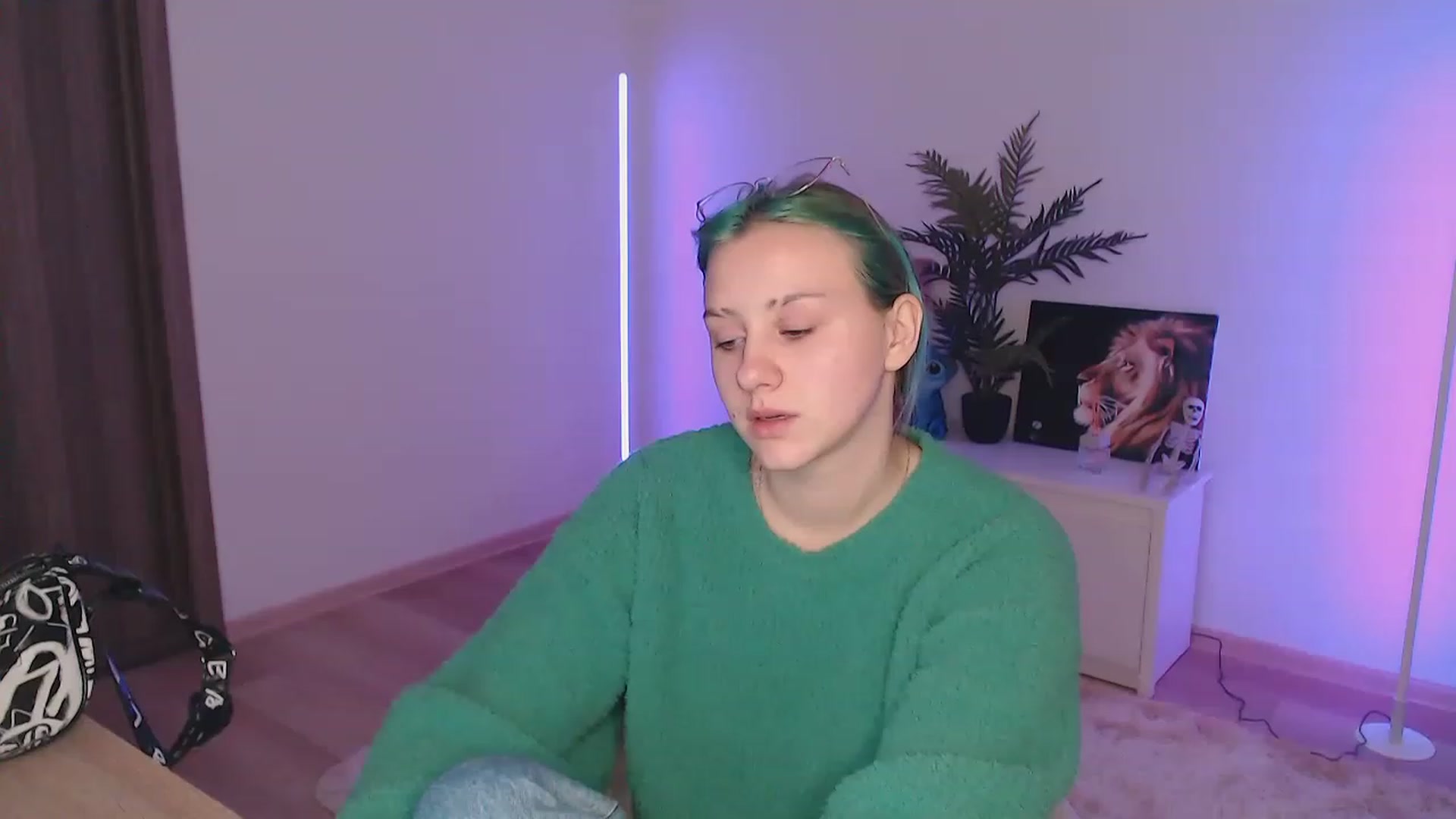 Gallery image thumbnail from MiaPhaola's myfreecams stream on, 12/27/2022, 09:16 image 4 of 20