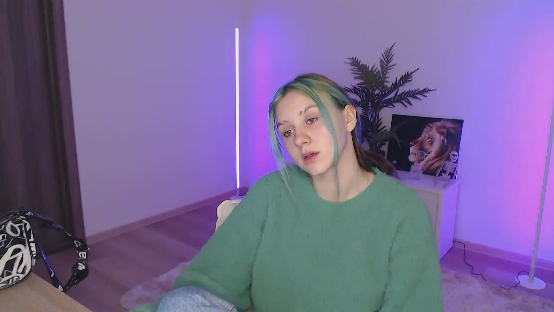 Gallery image thumbnail from MiaPhaola's myfreecams stream on, 12/27/2022, 09:16 image 6 of 20