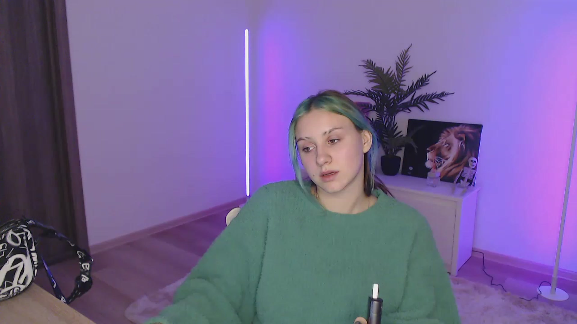 Gallery image thumbnail from MiaPhaola's myfreecams stream on, 12/27/2022, 09:16 image 13 of 20