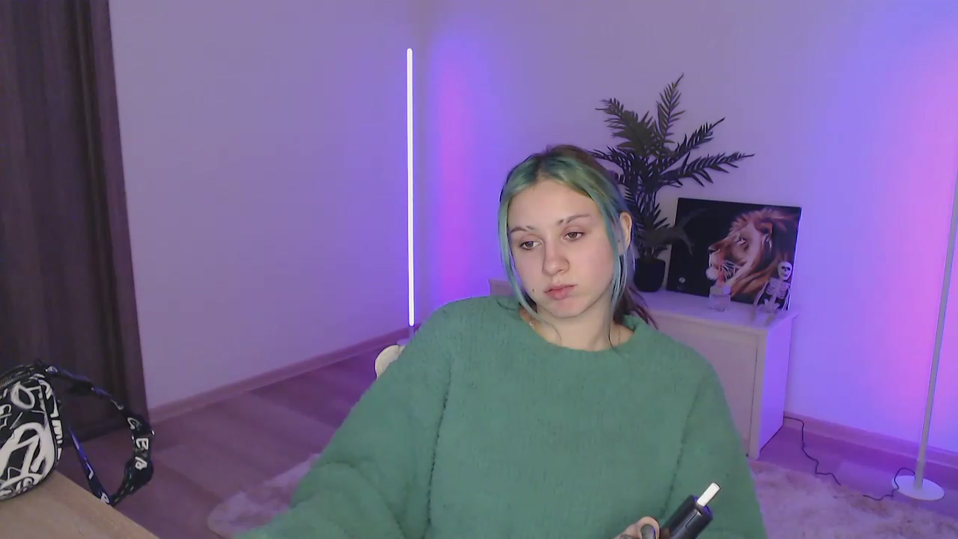 Gallery image thumbnail from MiaPhaola's myfreecams stream on, 12/27/2022, 09:16 image 14 of 20