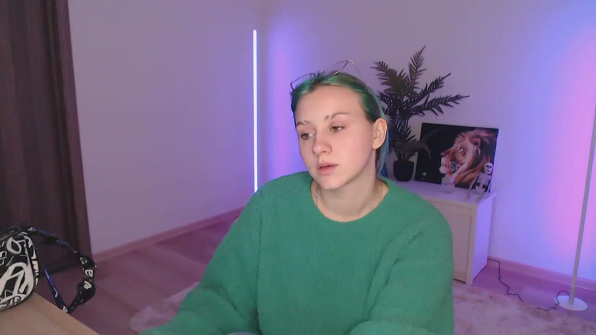 Gallery image thumbnail from MiaPhaola's myfreecams stream on, 12/27/2022, 09:16 image 2 of 20