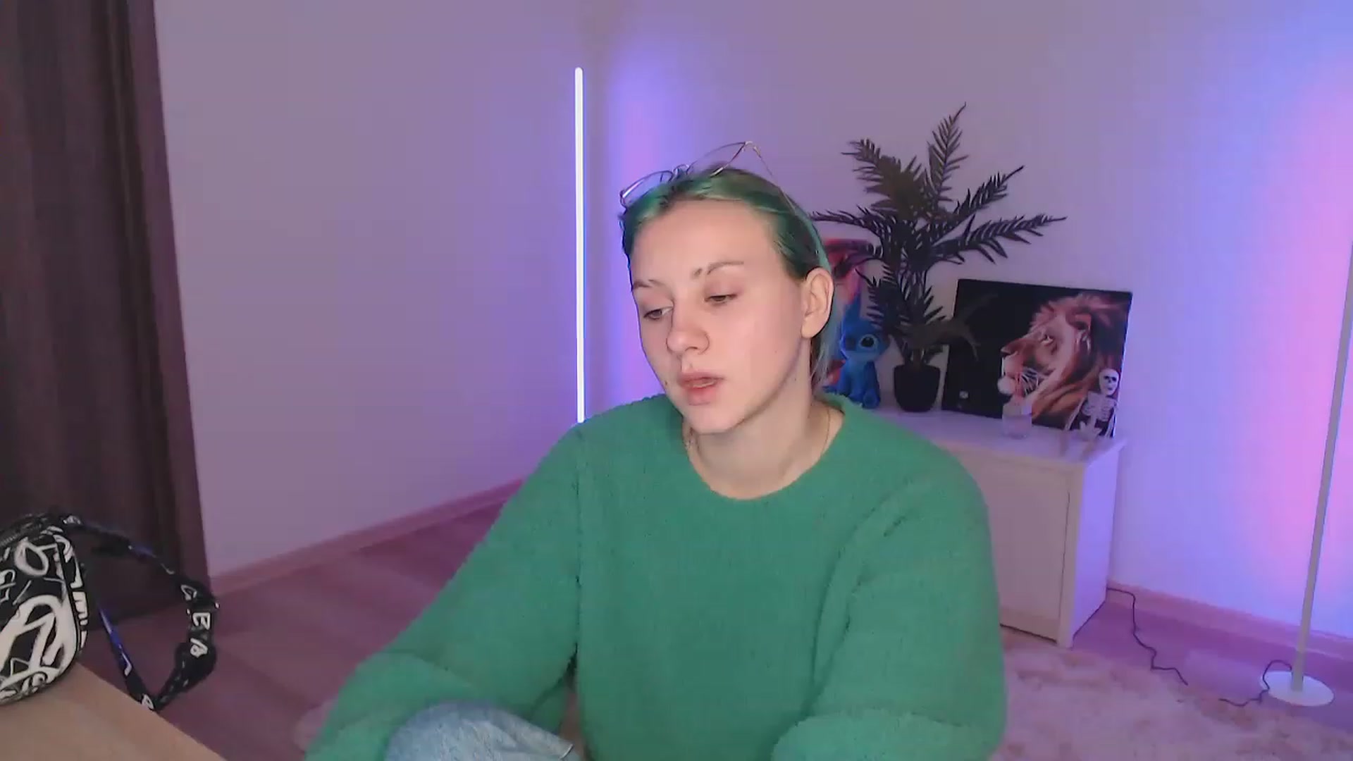 Gallery image thumbnail from MiaPhaola's myfreecams stream on, 12/27/2022, 09:16 image 3 of 20