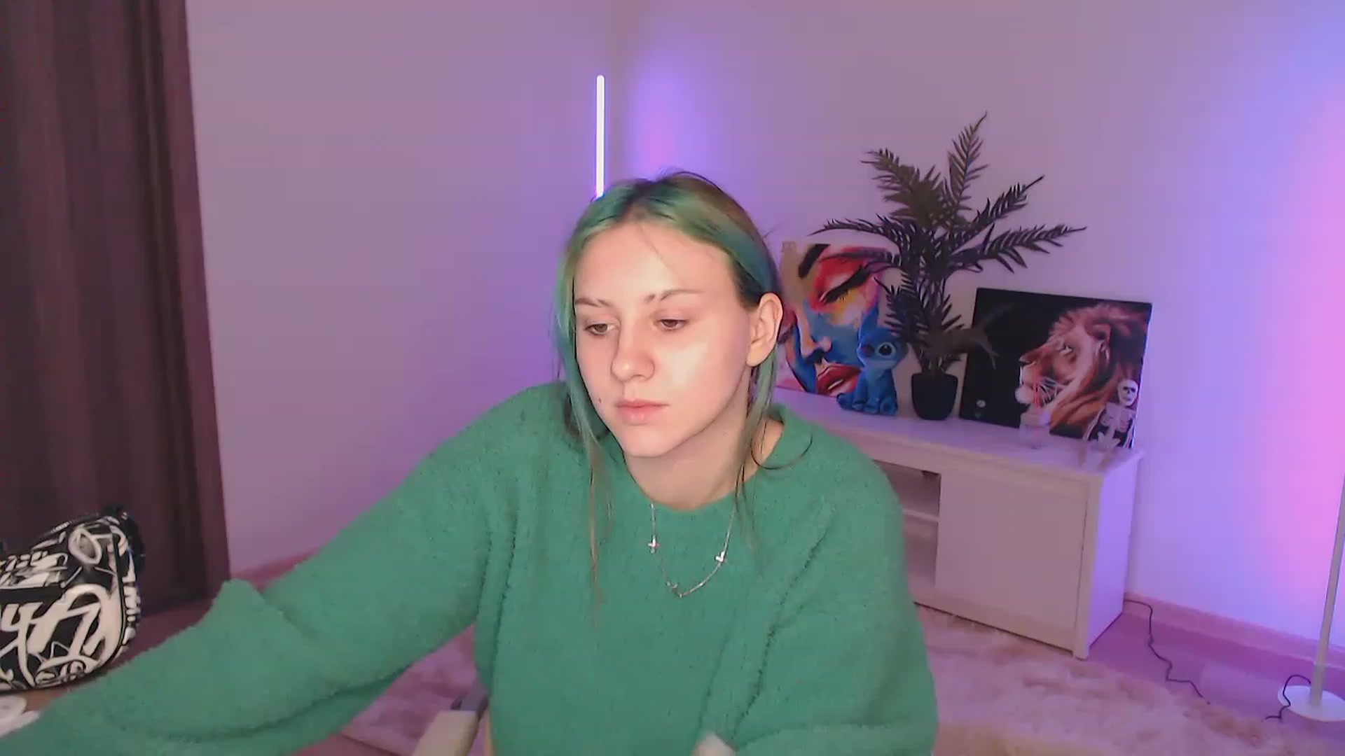 Gallery image thumbnail from MiaPhaola's myfreecams stream on, 12/27/2022, 10:18 image 17 of 20