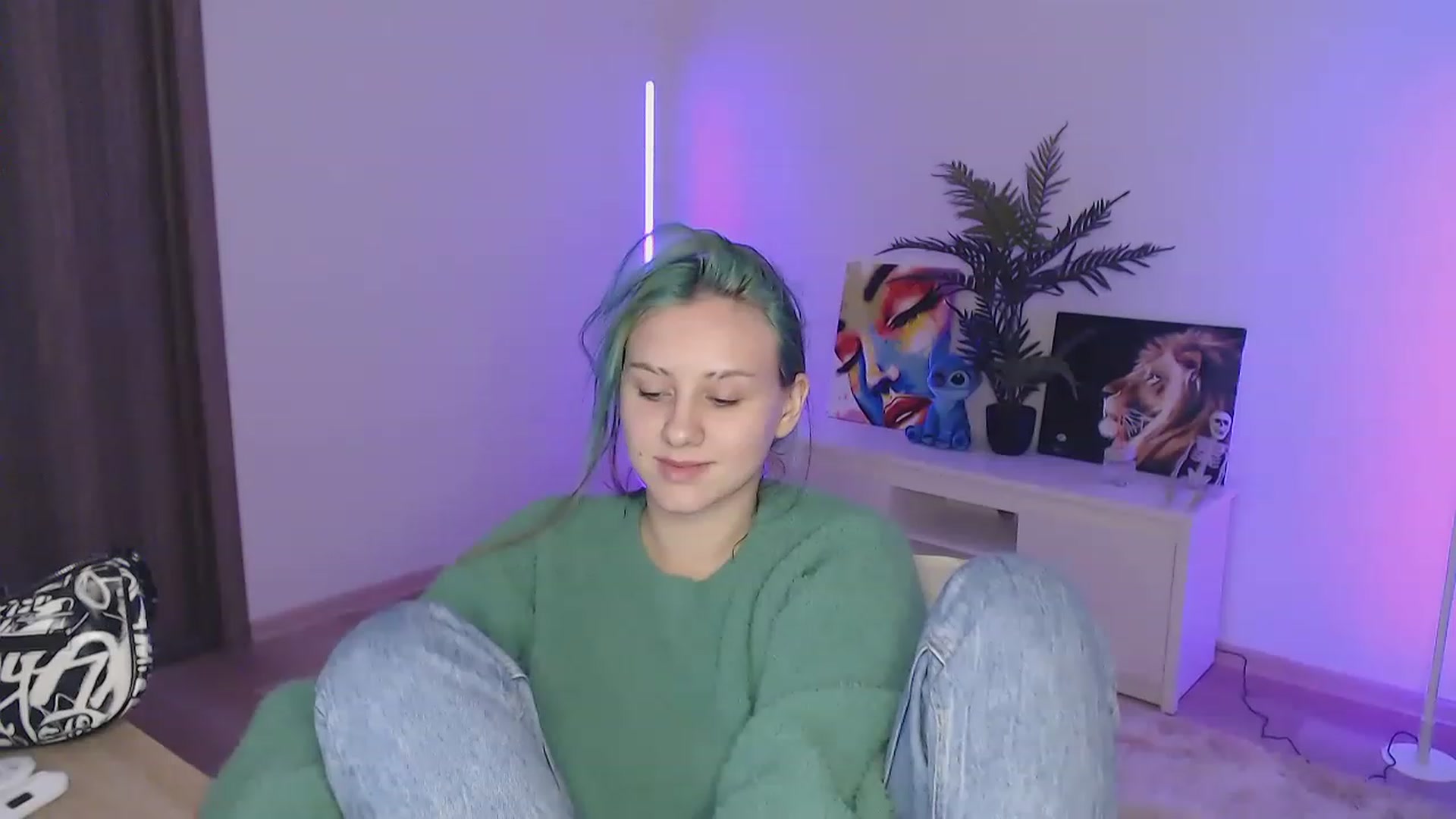 Gallery image thumbnail from MiaPhaola's myfreecams stream on, 12/27/2022, 10:18 image 9 of 20