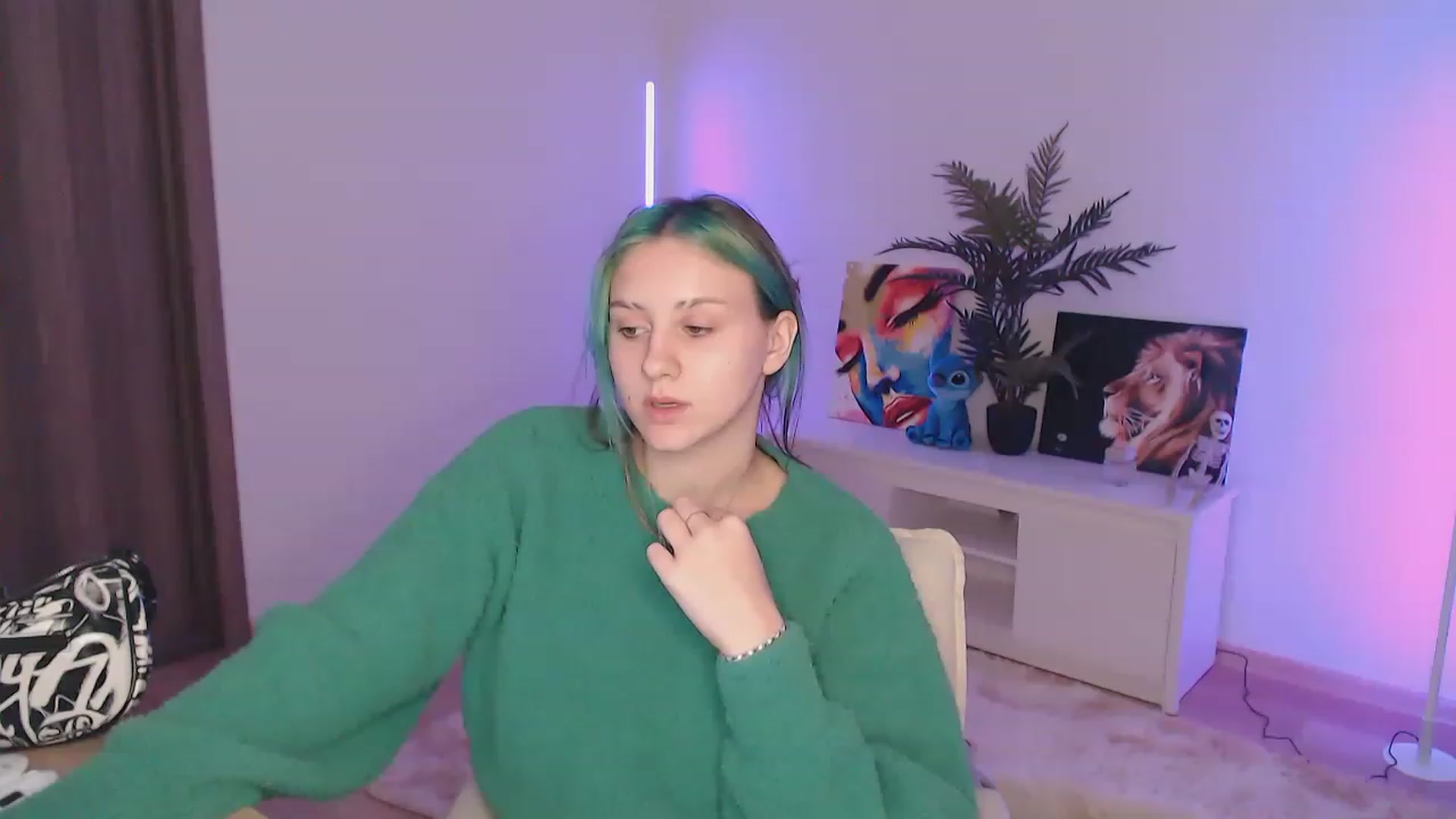 Gallery image thumbnail from MiaPhaola's myfreecams stream on, 12/27/2022, 10:18 image 14 of 20