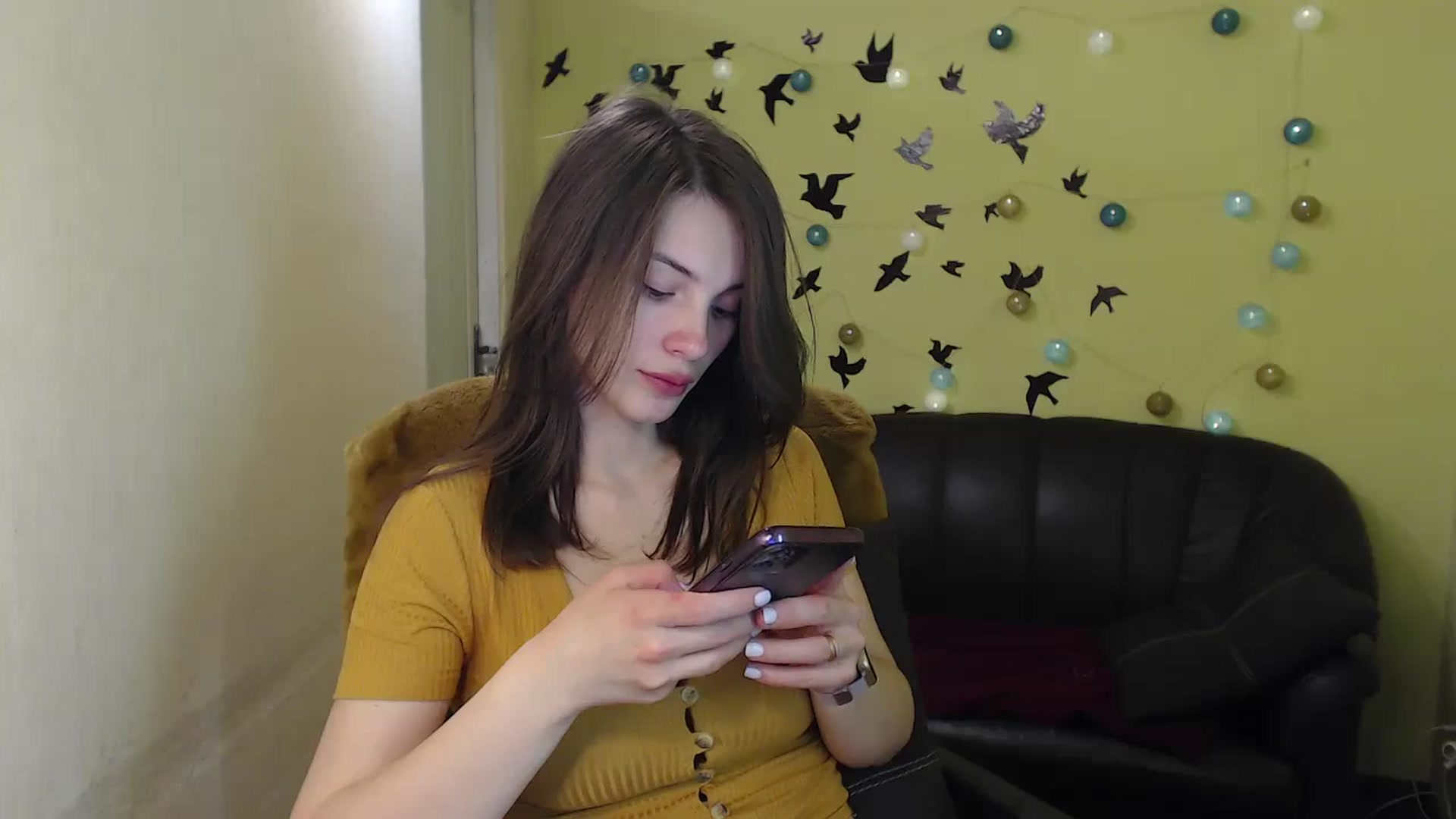 Gallery image thumbnail from MiaRoony's myfreecams stream on, 05/06/2024, 13:25 image 5 of 20