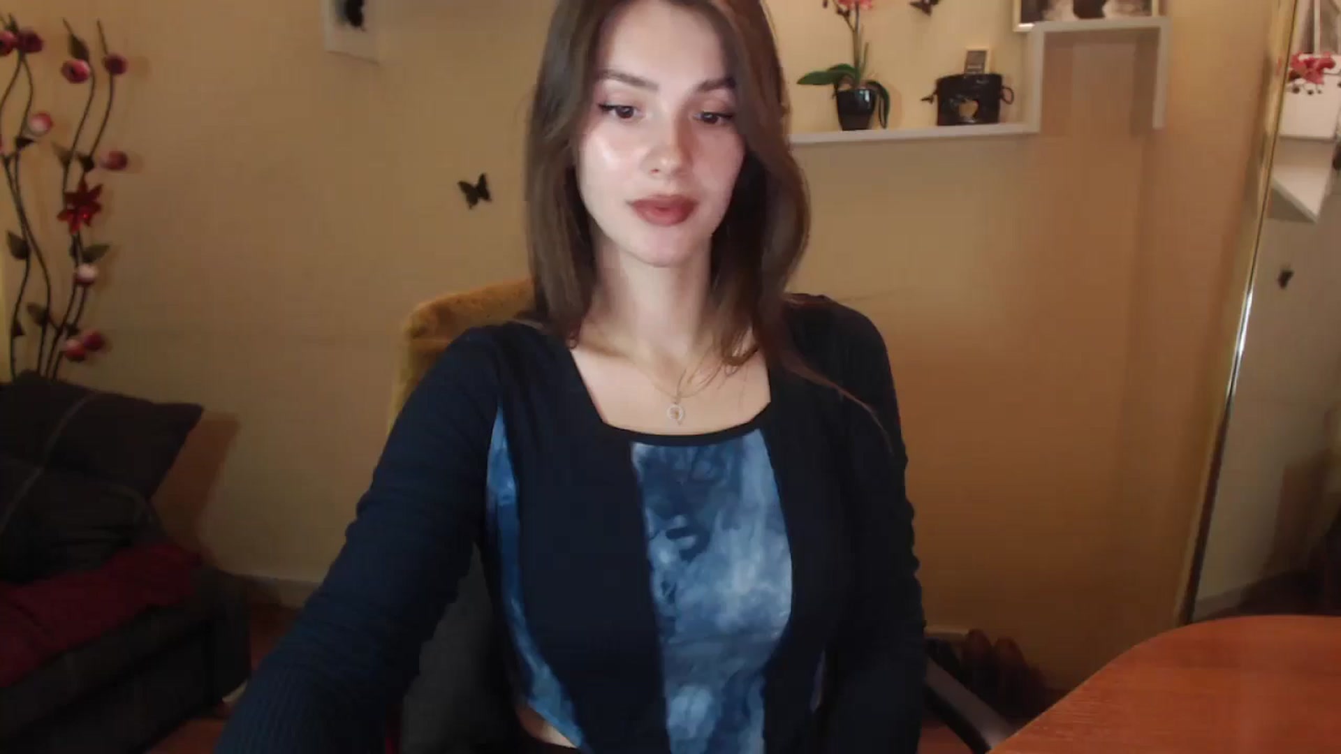 Gallery image thumbnail from MiaRoony's myfreecams stream on, 11/26/2024, 15:43 image 15 of 20