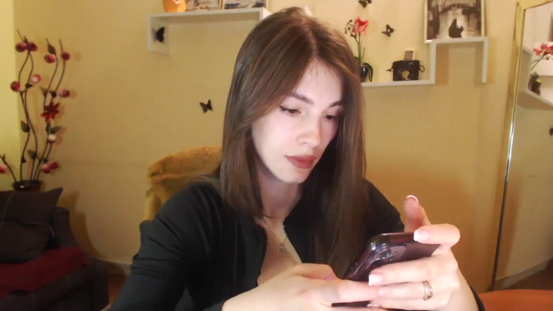 Gallery image thumbnail from MiaRoony's myfreecams stream on, 12/12/2024, 15:31 image 7 of 20