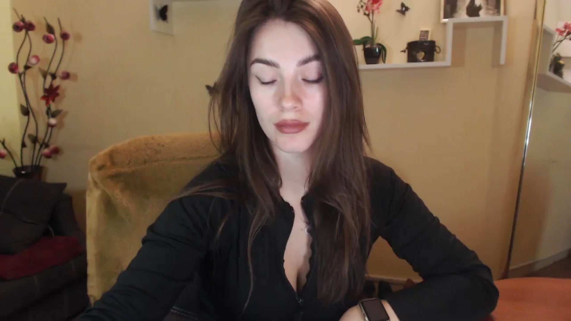 Gallery image thumbnail from MiaRoony's myfreecams stream on, 12/15/2024, 14:21 image 5 of 20