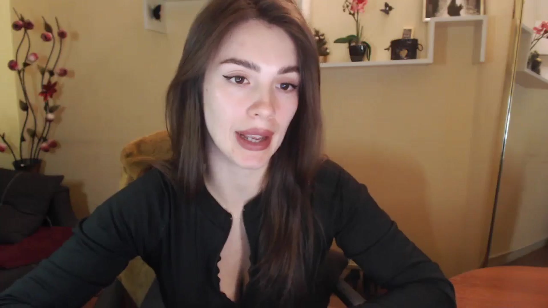 Gallery image thumbnail from MiaRoony's myfreecams stream on, 12/15/2024, 14:21 image 6 of 20
