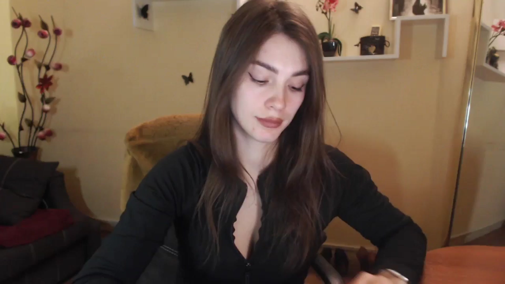 Gallery image thumbnail from MiaRoony's myfreecams stream on, 12/15/2024, 14:21 image 7 of 20