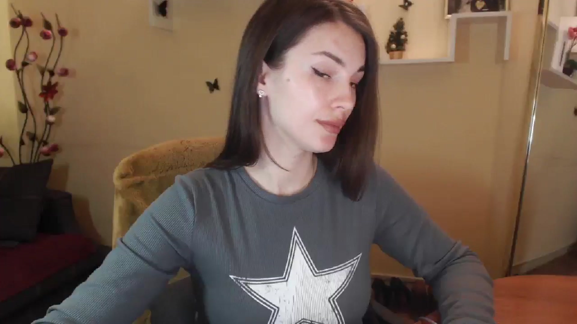 Gallery image thumbnail from MiaRoony's myfreecams stream on, 01/03/2025, 12:34 image 16 of 20