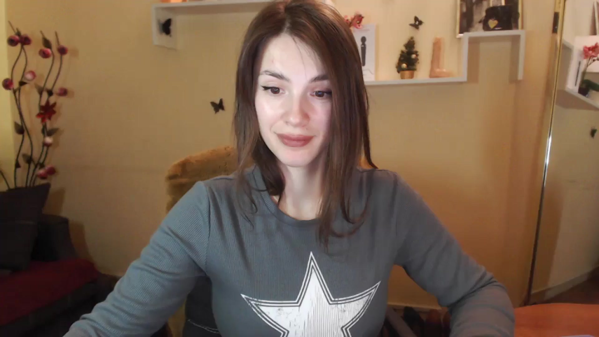 Gallery image thumbnail from MiaRoony's myfreecams stream on, 01/04/2025, 12:11 image 12 of 20