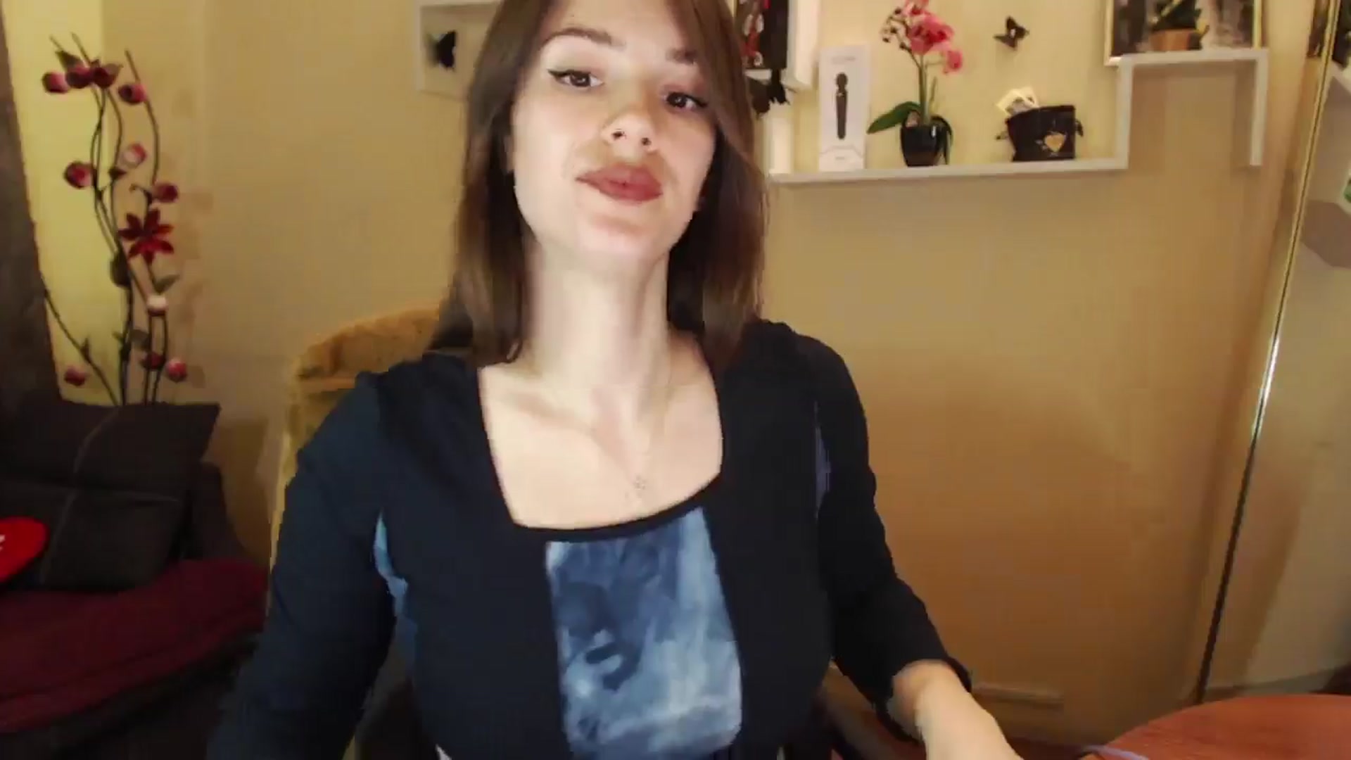 Gallery image thumbnail from MiaRoony's myfreecams stream on, 04/18/2025, 14:26 image 14 of 20