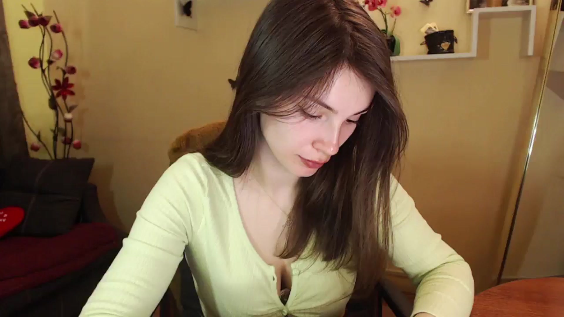 Gallery image thumbnail from MiaRoony's myfreecams stream on, 04/21/2025, 12:21 image 12 of 20