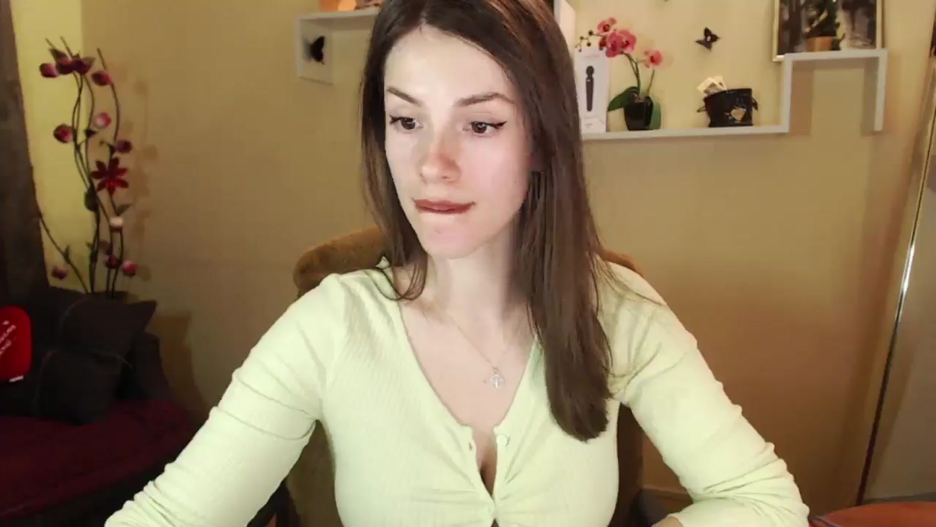 Gallery image thumbnail from MiaRoony's myfreecams stream on, 04/26/2025, 11:27 image 10 of 20