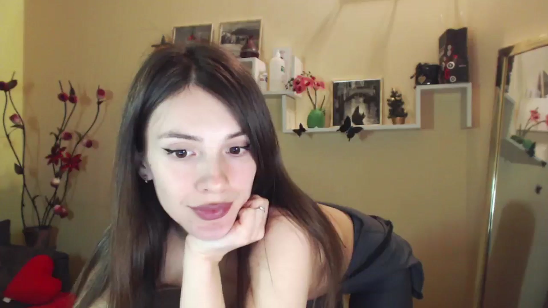 Gallery image thumbnail from MiaRoony's myfreecams stream on, 12/29/2025, 16:30 image 17 of 20
