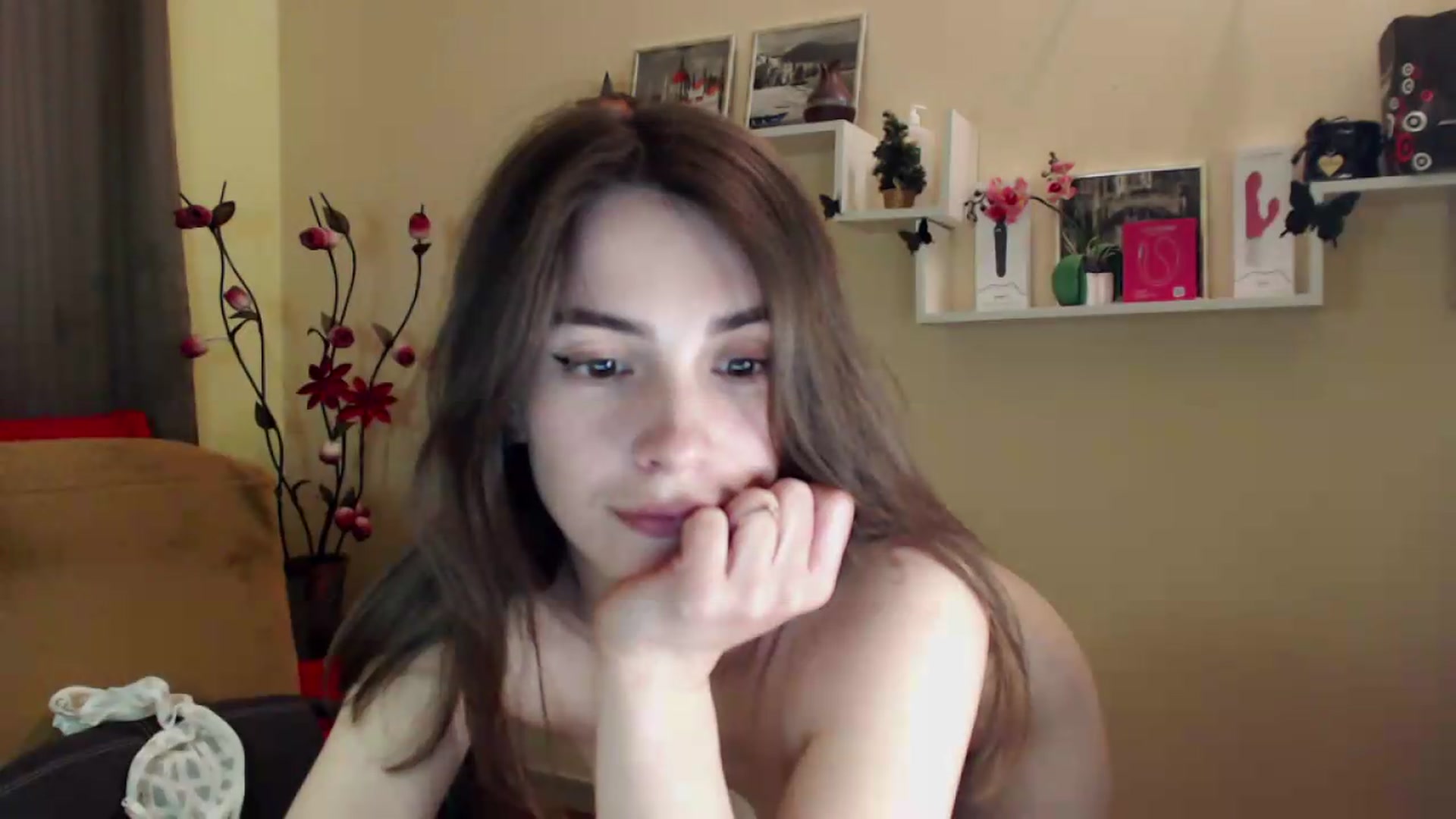 Gallery image thumbnail from MiaRoony's myfreecams stream on, 06/01/2026, 16:43 image 13 of 20