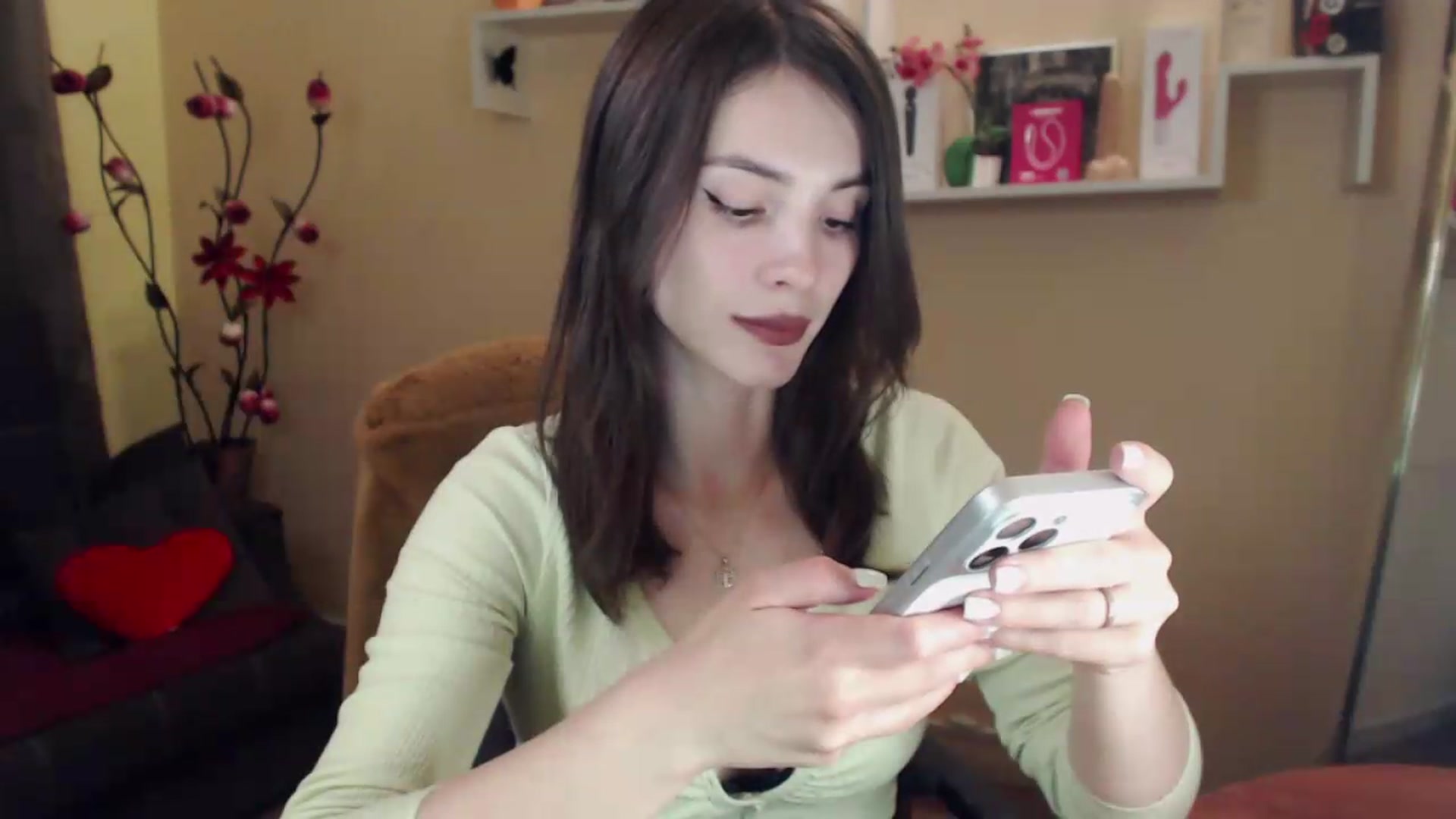 Gallery image thumbnail from MiaRoony's myfreecams stream on, 07/10/2026, 14:53 image 15 of 20