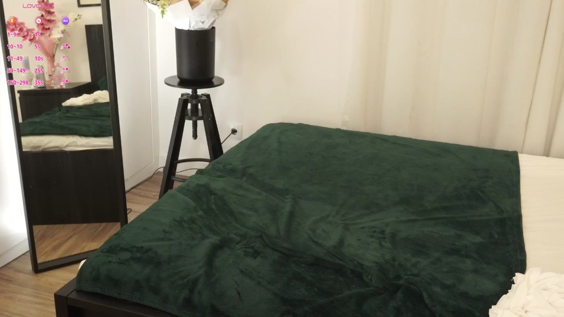 Gallery image thumbnail from MiaRouxie's myfreecams stream on, 06/01/2025, 16:44 image 7 of 20