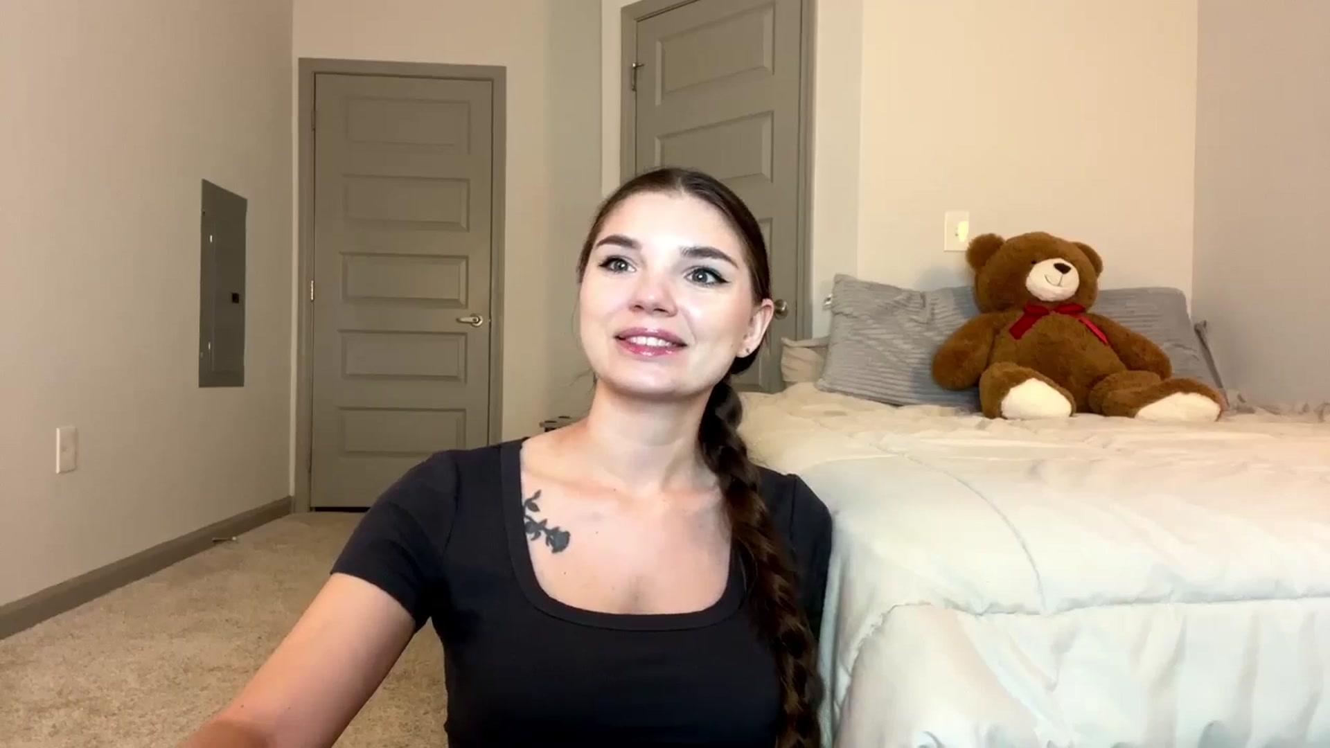 Gallery image thumbnail from MiaSunBaby's myfreecams stream on, 03/31/2026, 24:57 image 2 of 20