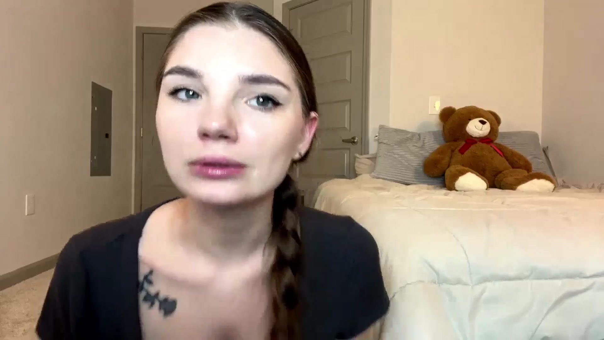 Gallery image thumbnail from MiaSunBaby's myfreecams stream on, 03/31/2026, 24:57 image 8 of 20