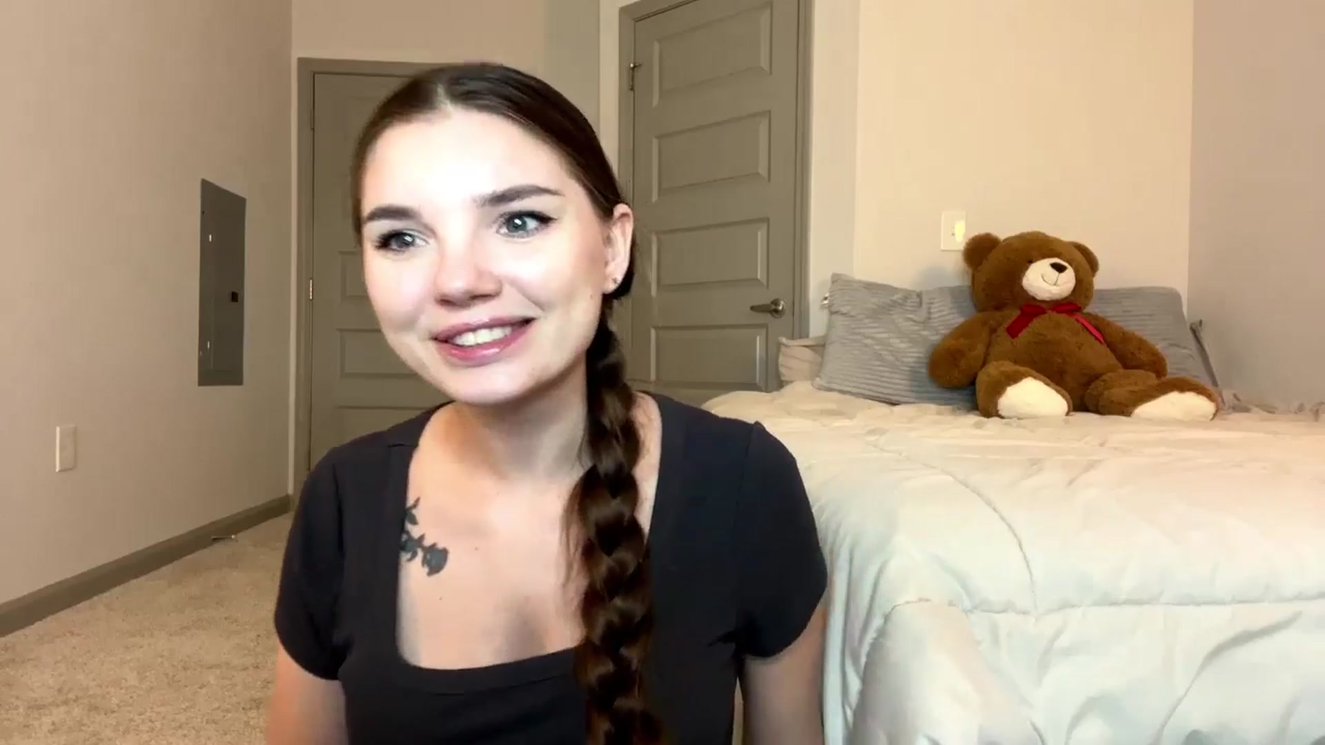Gallery image thumbnail from MiaSunBaby's myfreecams stream on, 03/31/2026, 24:57 image 6 of 20