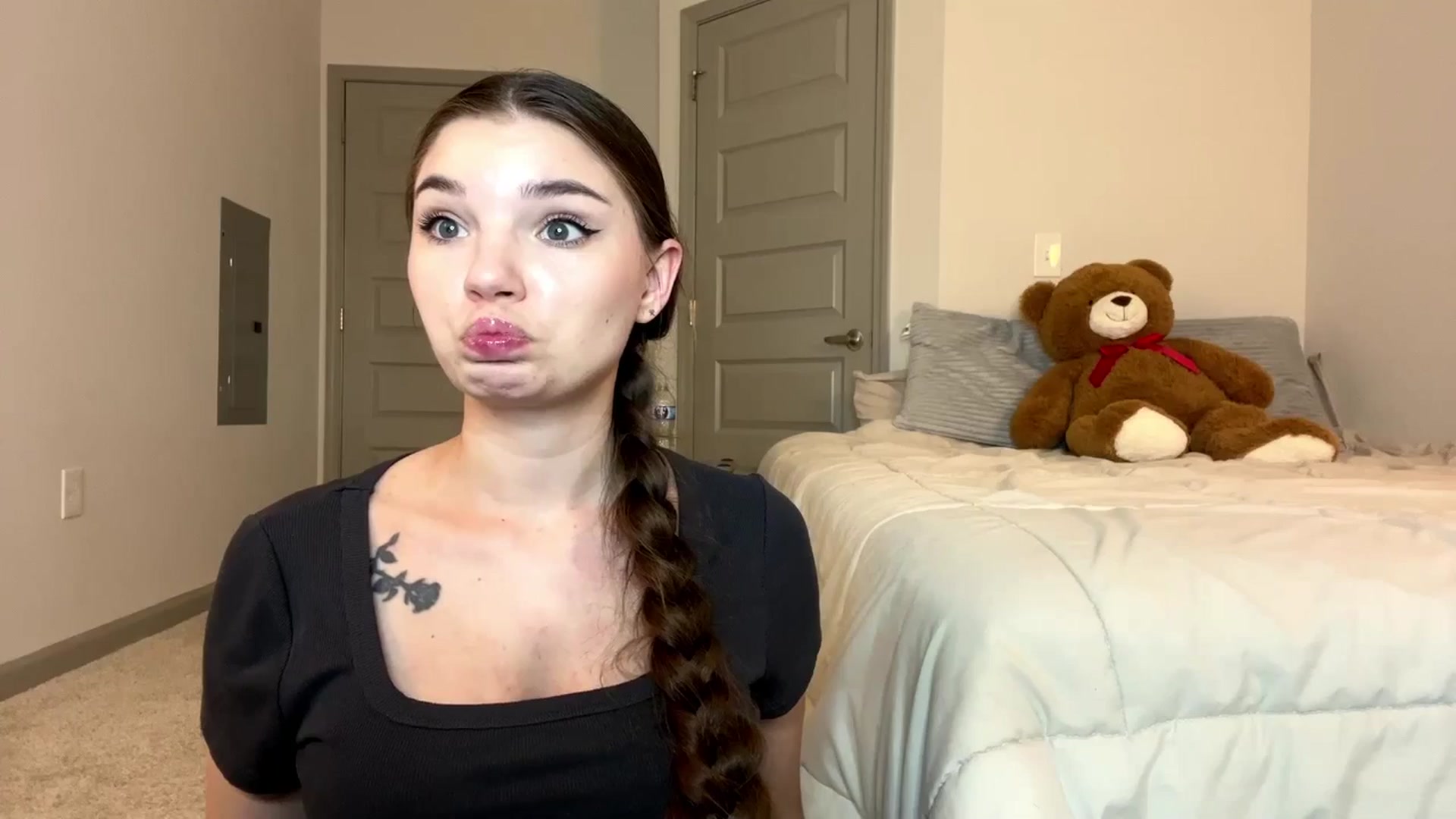 Gallery image thumbnail from MiaSunBaby's myfreecams stream on, 03/31/2026, 24:57 image 15 of 20