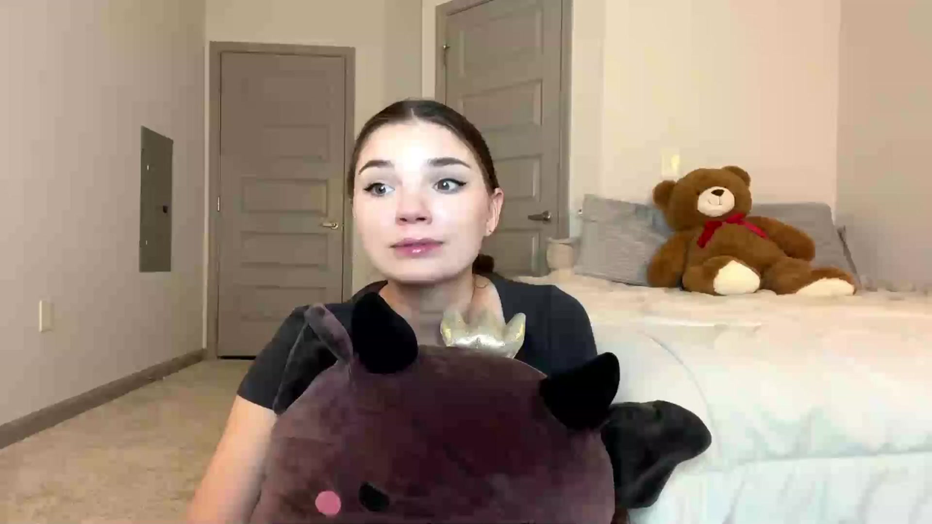 Gallery image thumbnail from MiaSunBaby's myfreecams stream on, 03/31/2026, 24:57 image 16 of 20