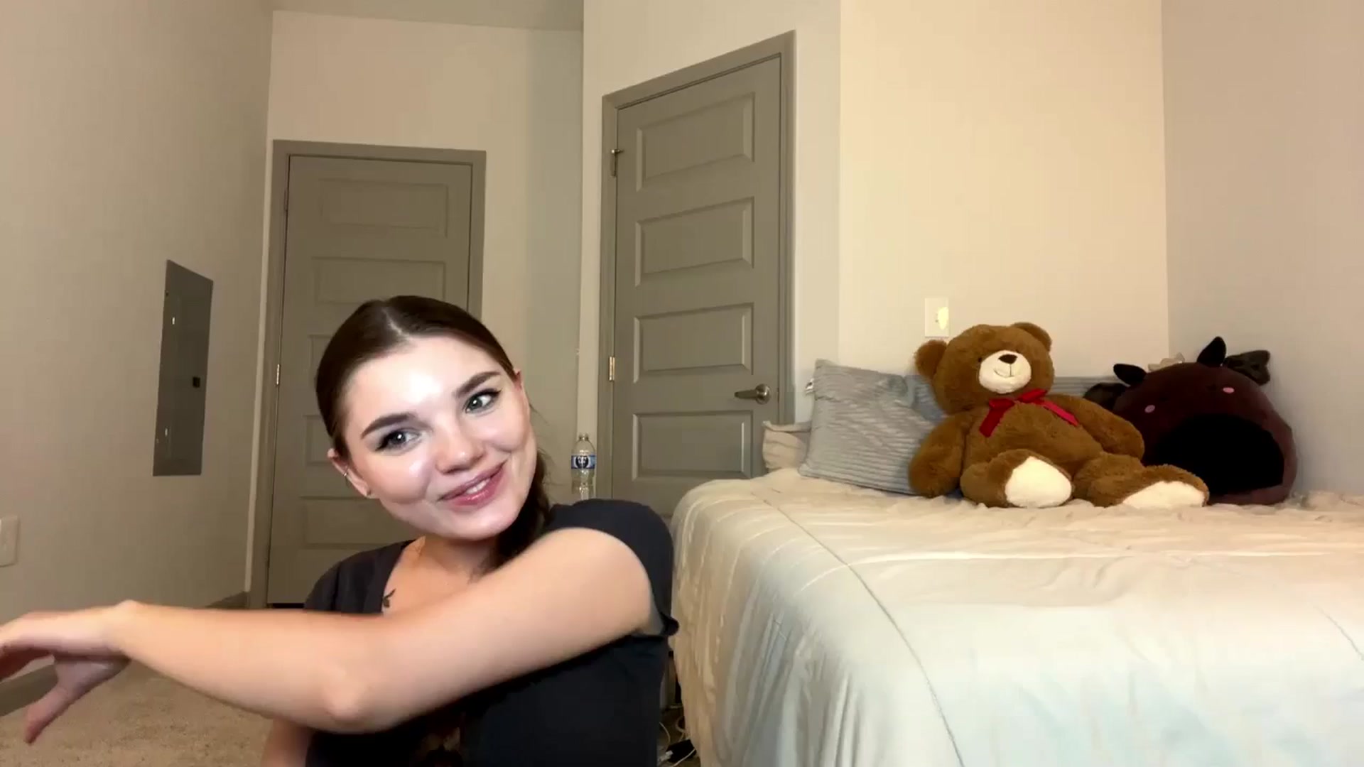 Gallery image thumbnail from MiaSunBaby's myfreecams stream on, 03/31/2026, 02:14 image 18 of 20