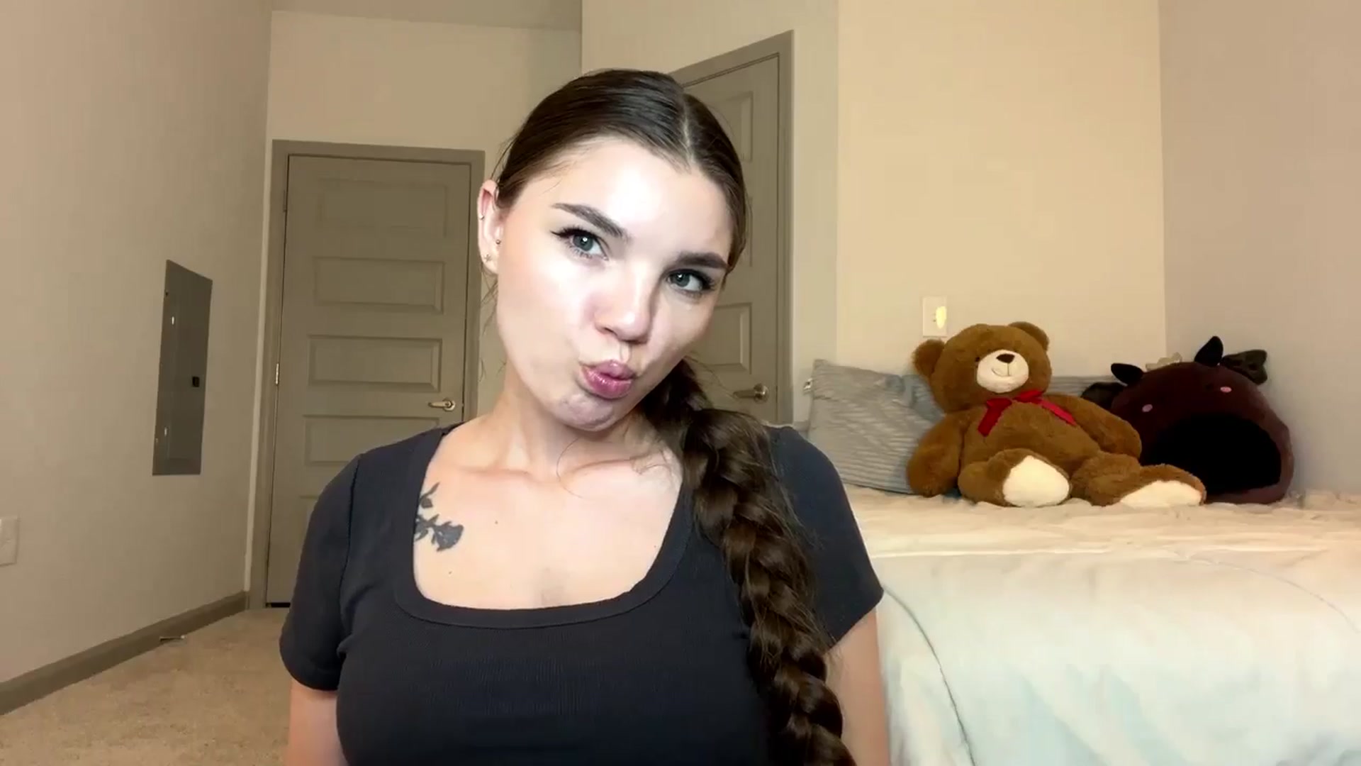 Gallery image thumbnail from MiaSunBaby's myfreecams stream on, 03/31/2026, 02:14 image 11 of 20