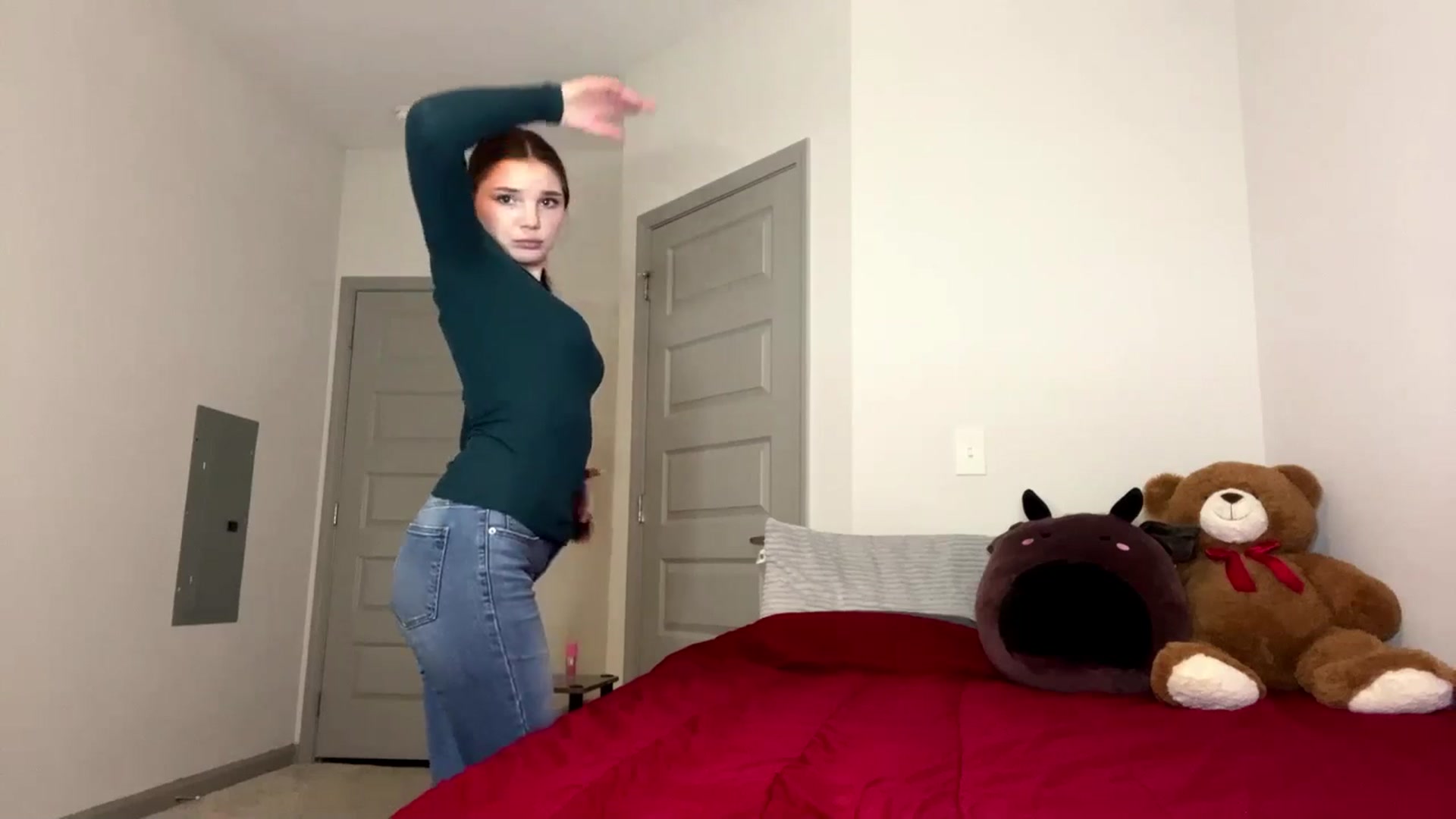 Gallery image thumbnail from MiaSunBaby's myfreecams stream on, 04/06/2026, 24:18 image 9 of 20