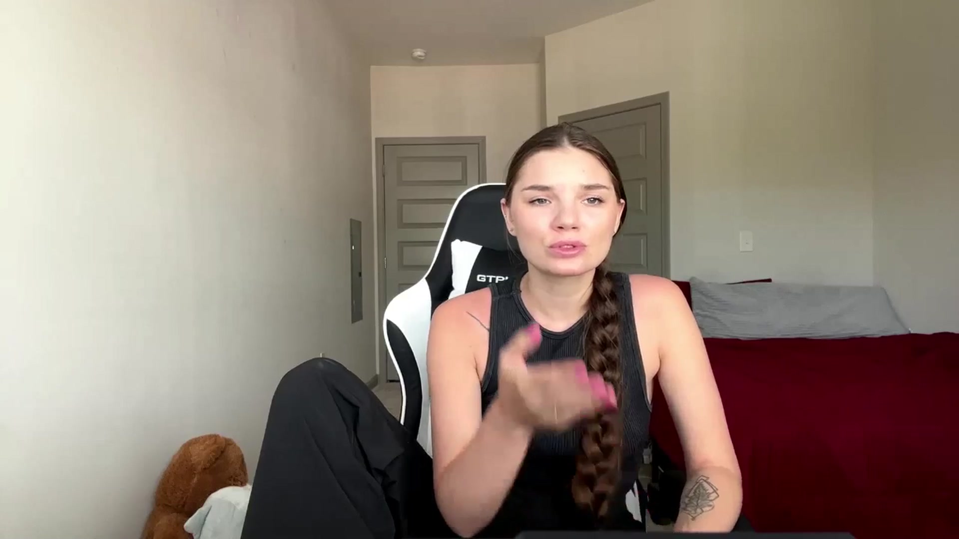 Gallery image thumbnail from MiaSunBaby's myfreecams stream on, 04/14/2026, 21:51 image 14 of 20